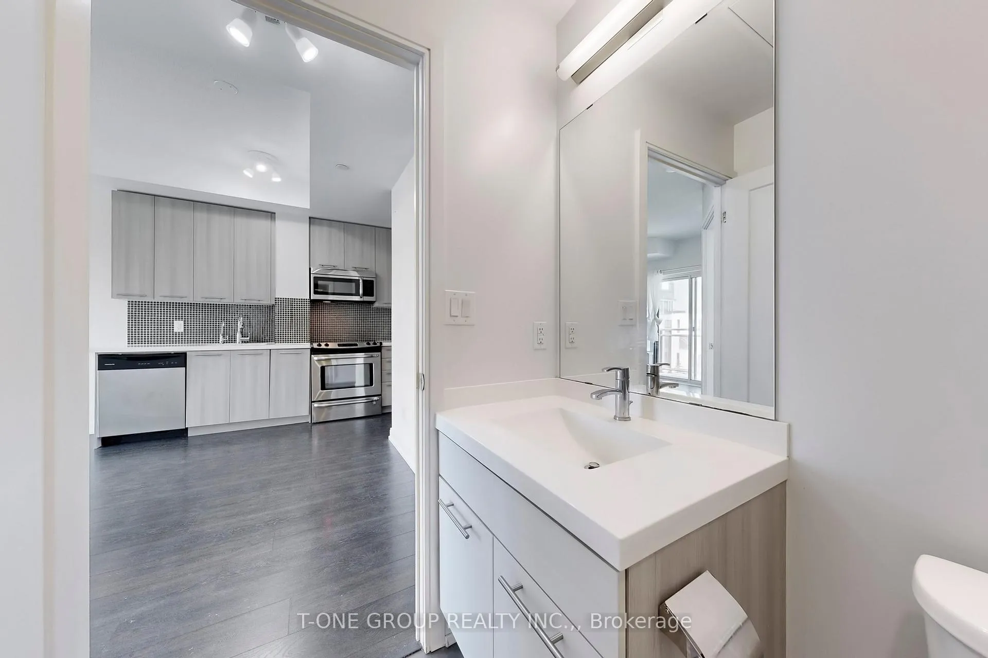 Photo 12 of Unit 606, 540 Bur Oak Avenue, Markham, Berczy — HOMEH
