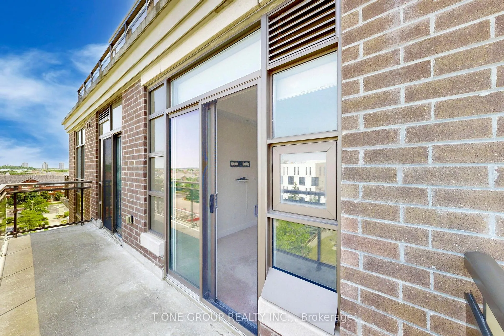 Photo 14 of Unit 606, 540 Bur Oak Avenue, Markham, Berczy — HOMEH