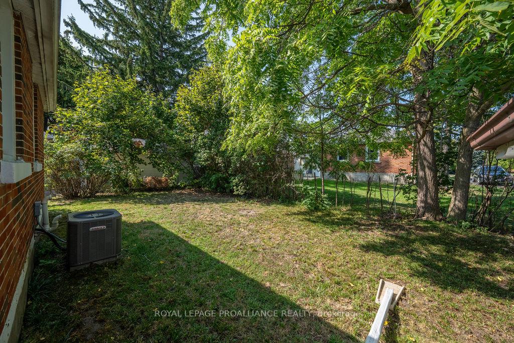 Photo 40 of 18 Reynolds Crescent, Belleville, Belleville Ward — HOMEH