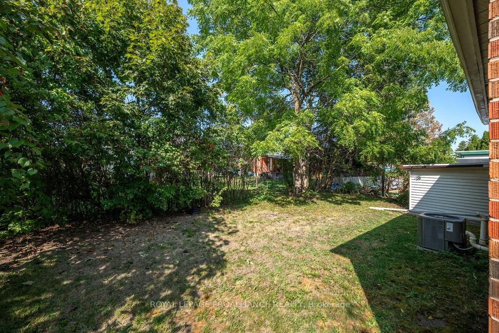 Photo 43 of 18 Reynolds Crescent, Belleville, Belleville Ward — HOMEH