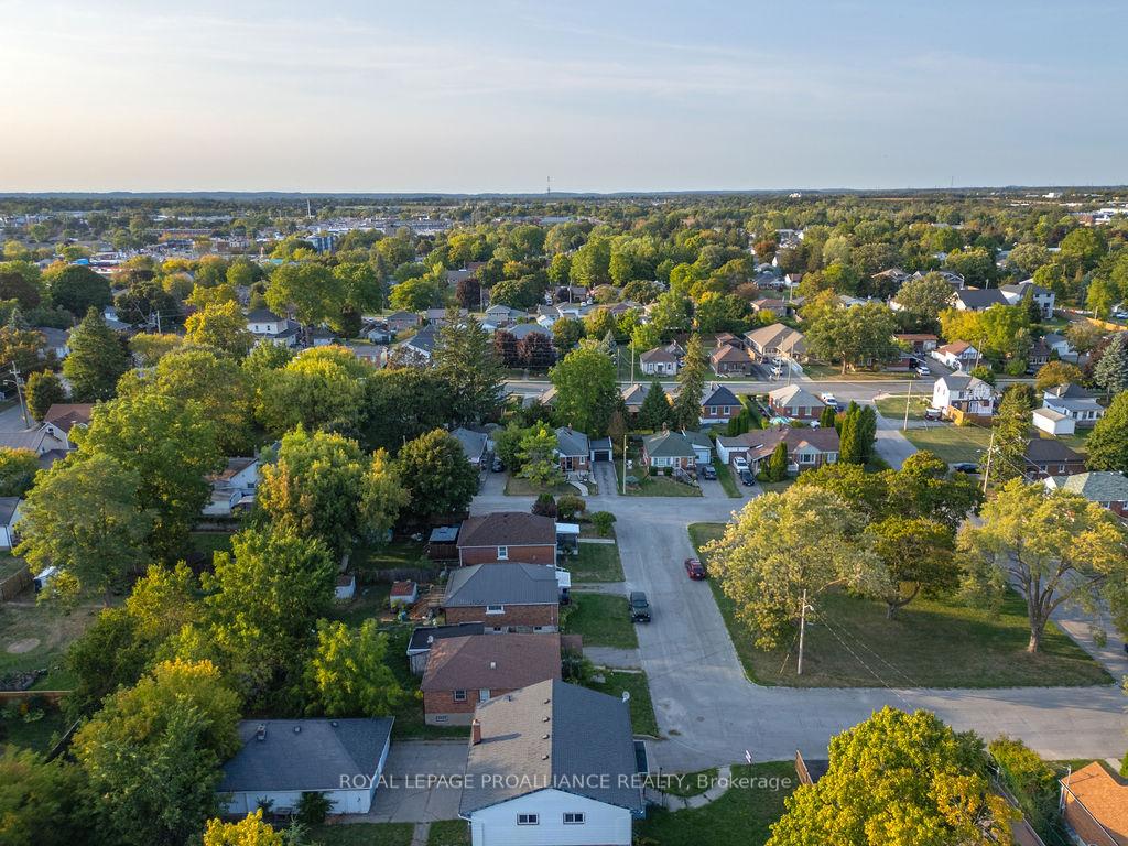 Photo 48 of 18 Reynolds Crescent, Belleville, Belleville Ward — HOMEH