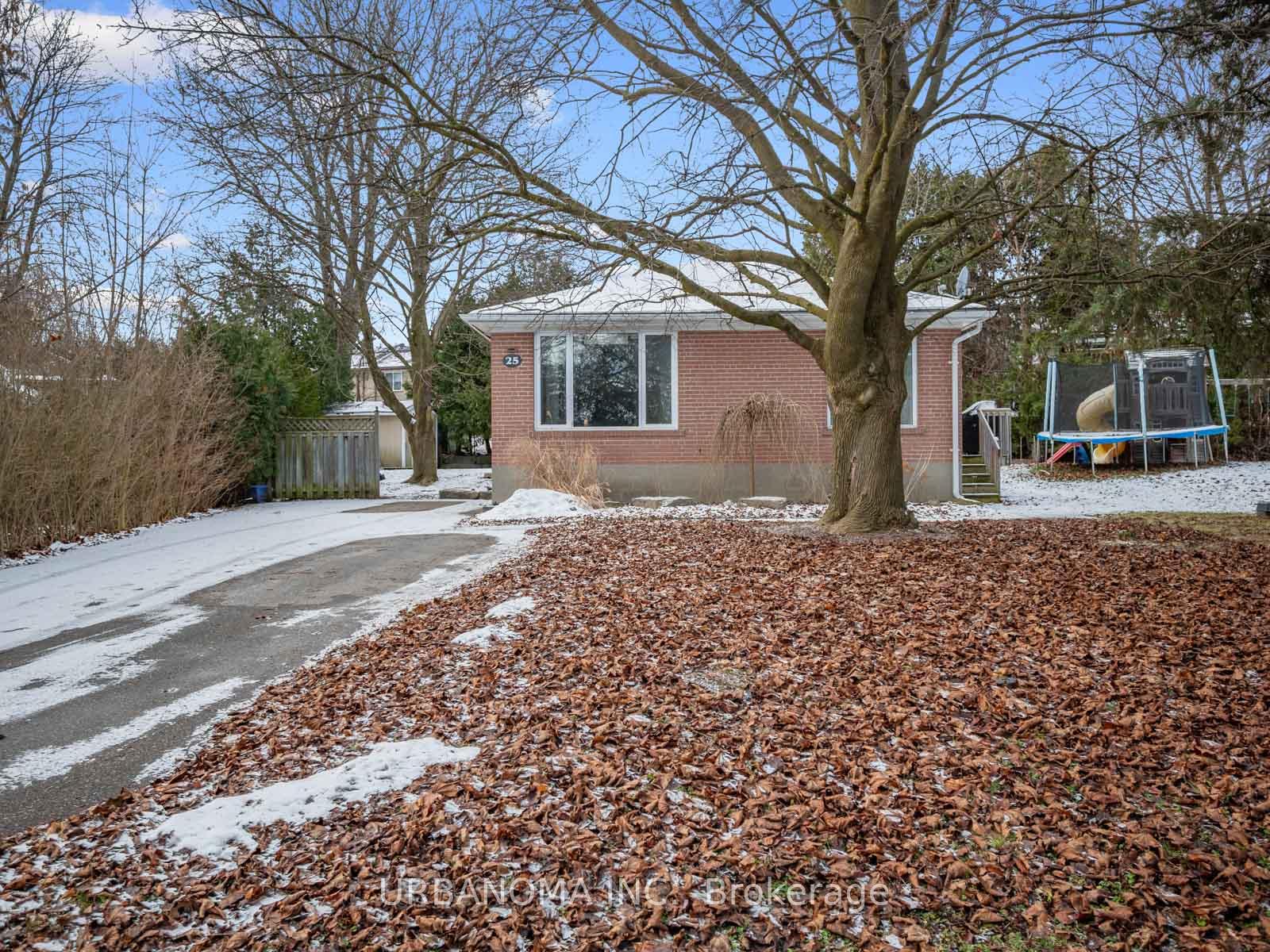 Front of 25 Algonquin Crescent