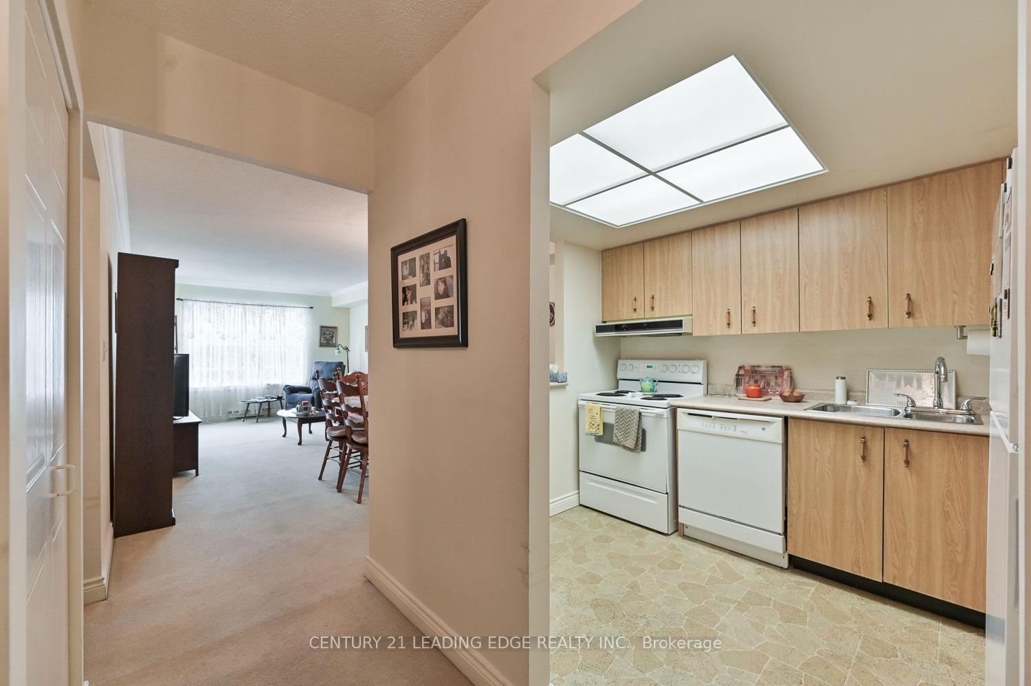 Photo 8 of Unit 317, 100 Anna Russell Way, Markham, Unionville — HOMEH