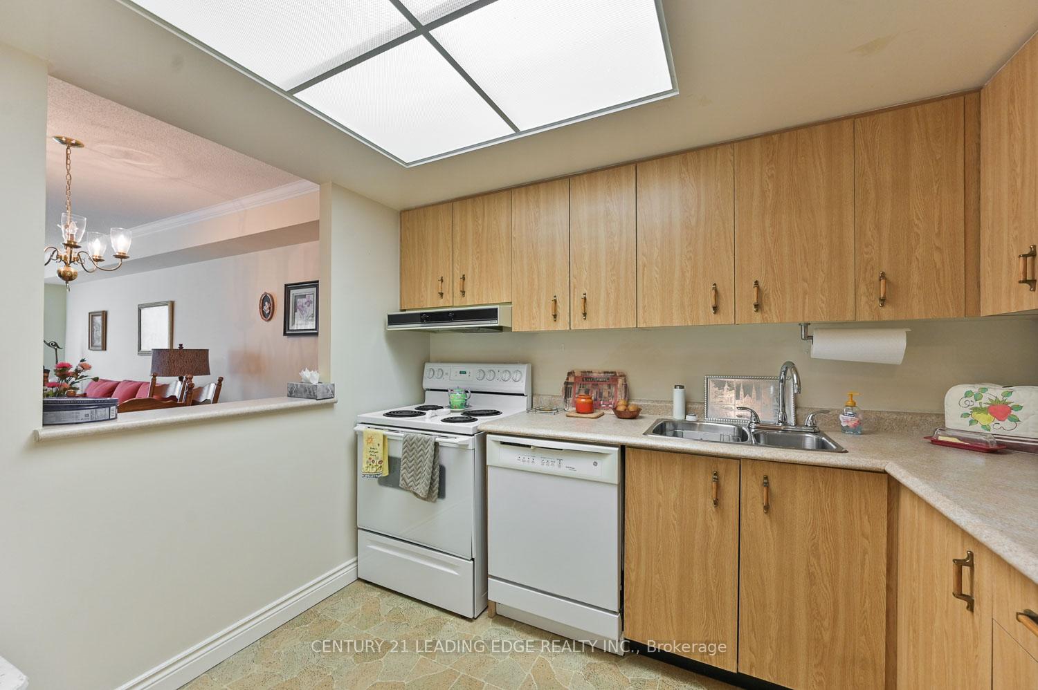 Photo 9 of Unit 317, 100 Anna Russell Way, Markham, Unionville — HOMEH