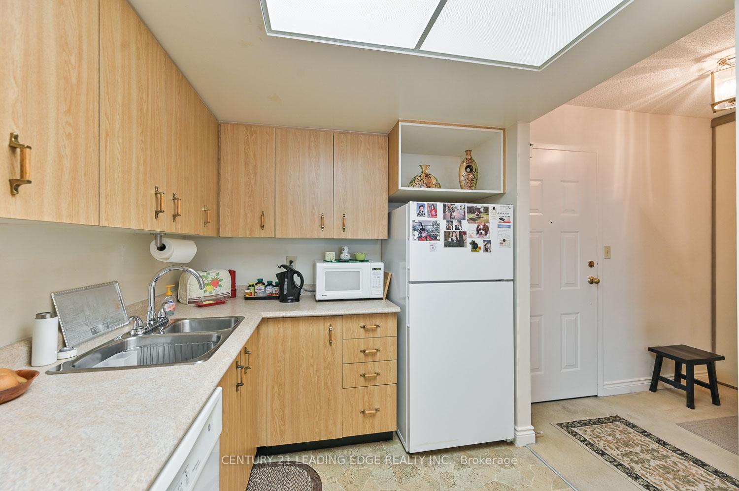 Photo 10 of Unit 317, 100 Anna Russell Way, Markham, Unionville — HOMEH