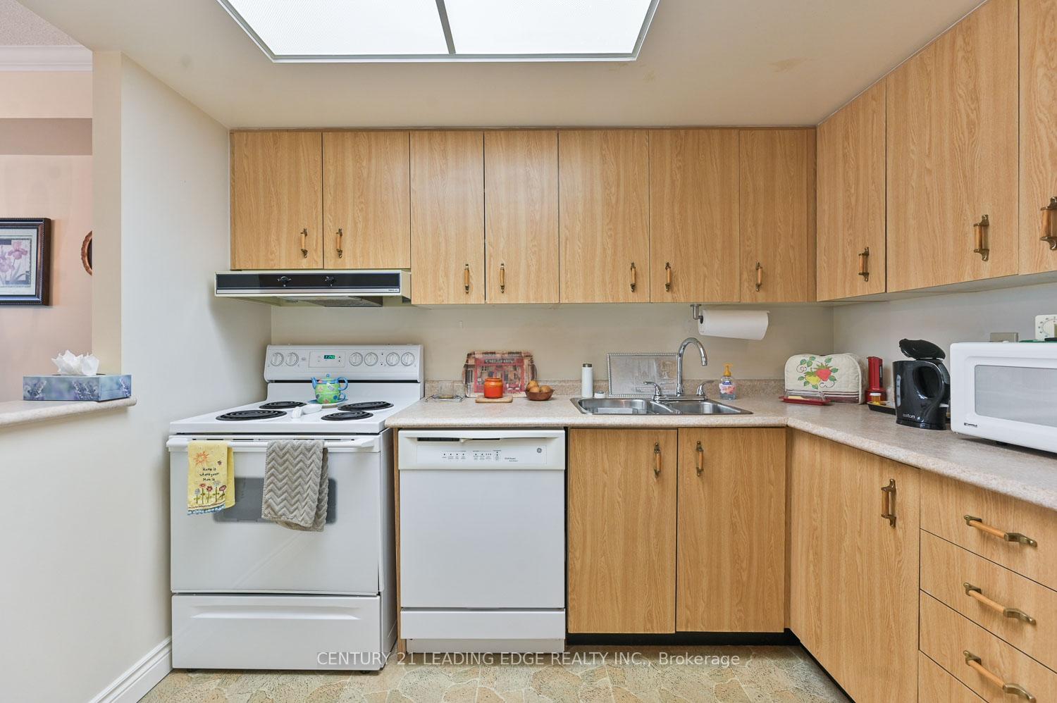 Photo 11 of Unit 317, 100 Anna Russell Way, Markham, Unionville — HOMEH