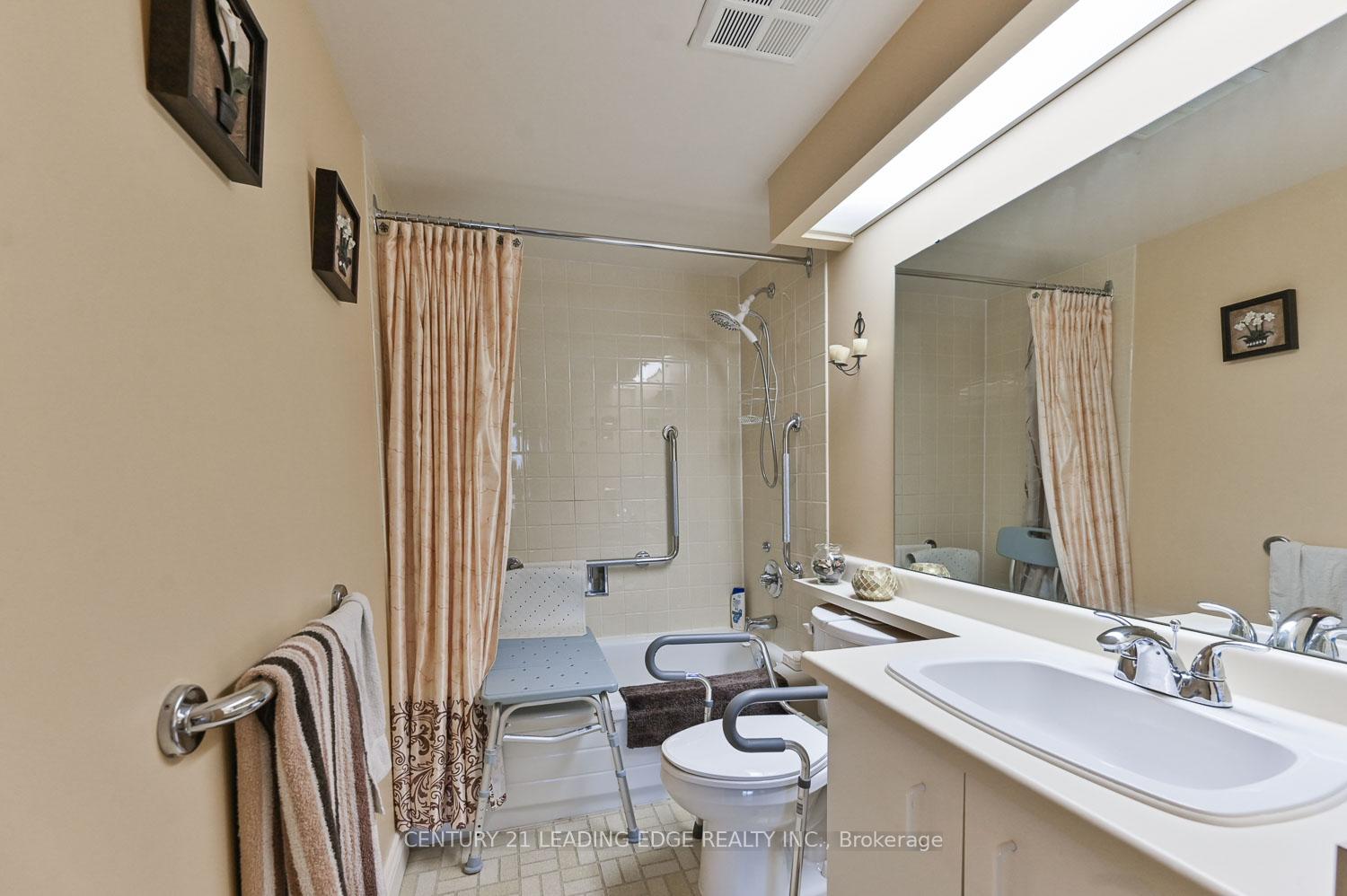 Photo 25 of Unit 317, 100 Anna Russell Way, Markham, Unionville — HOMEH