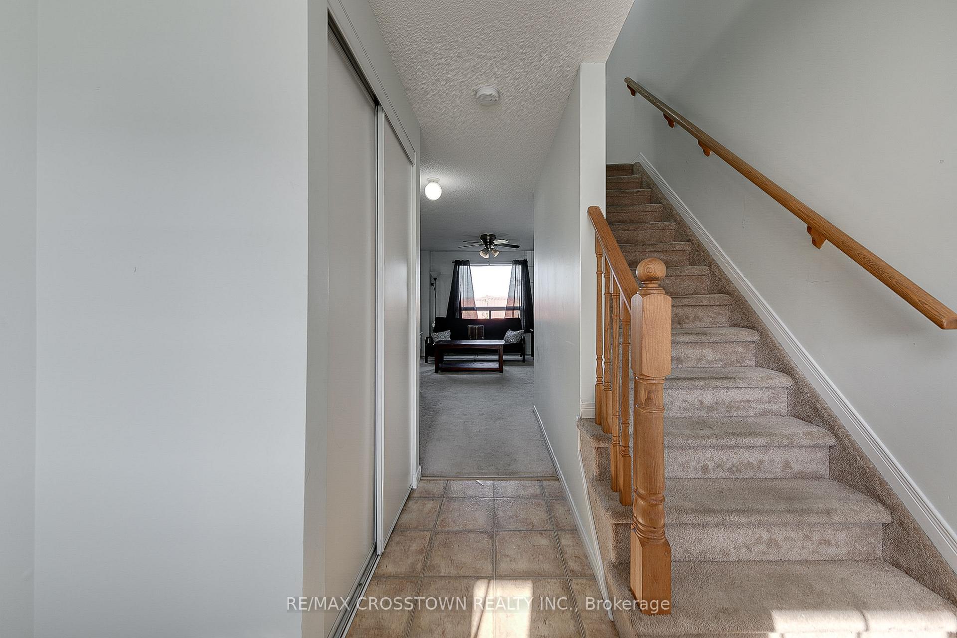 Photo 4 of 37 Goodwin Drive, Barrie, Painswick South — HOMEH