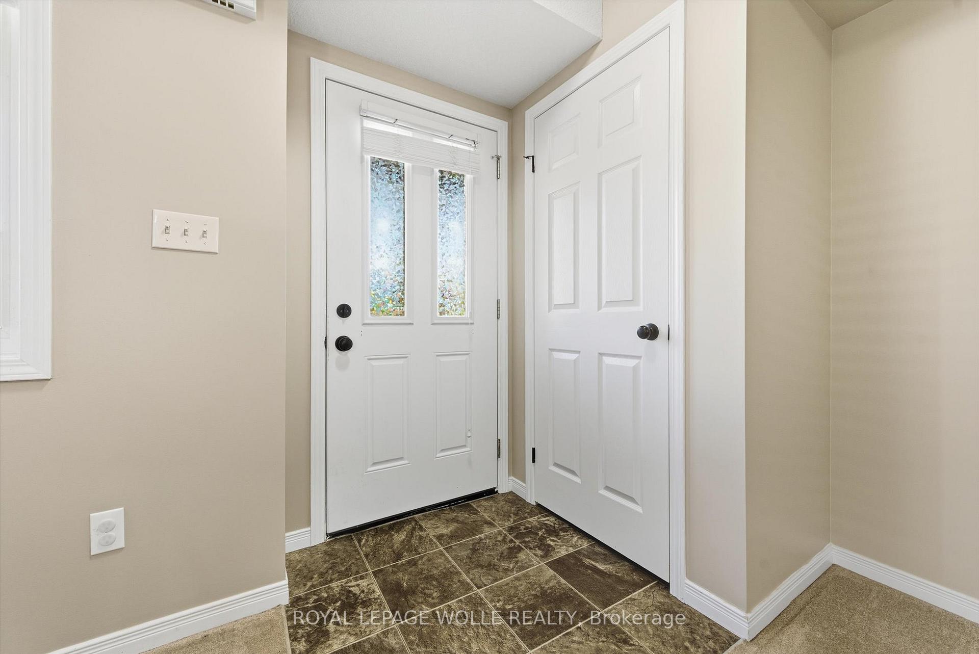 Photo 4 of Unit 35, 35 Mountford Drive, Guelph, Grange Road — HOMEH