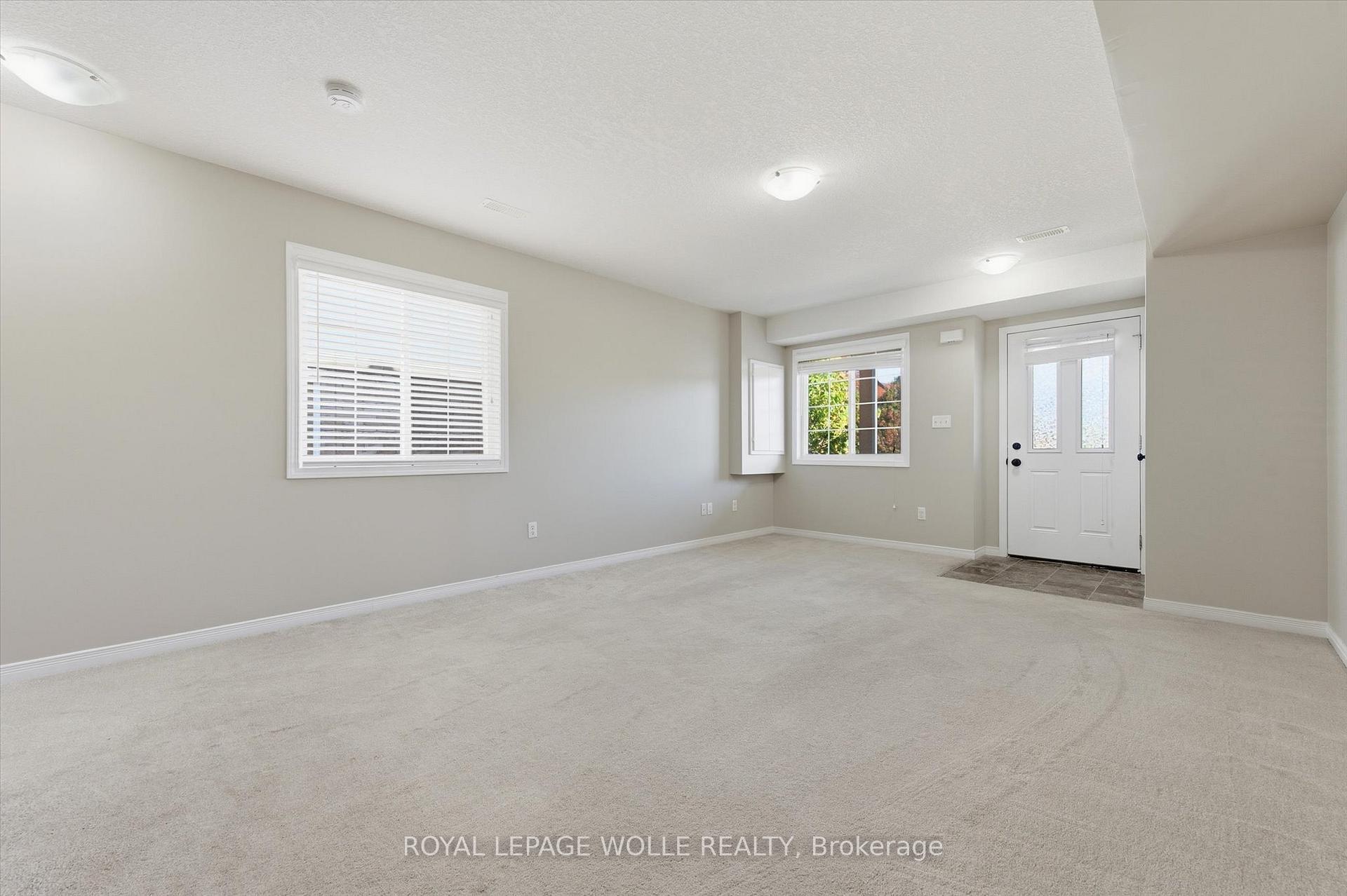 Photo 7 of Unit 35, 35 Mountford Drive, Guelph, Grange Road — HOMEH