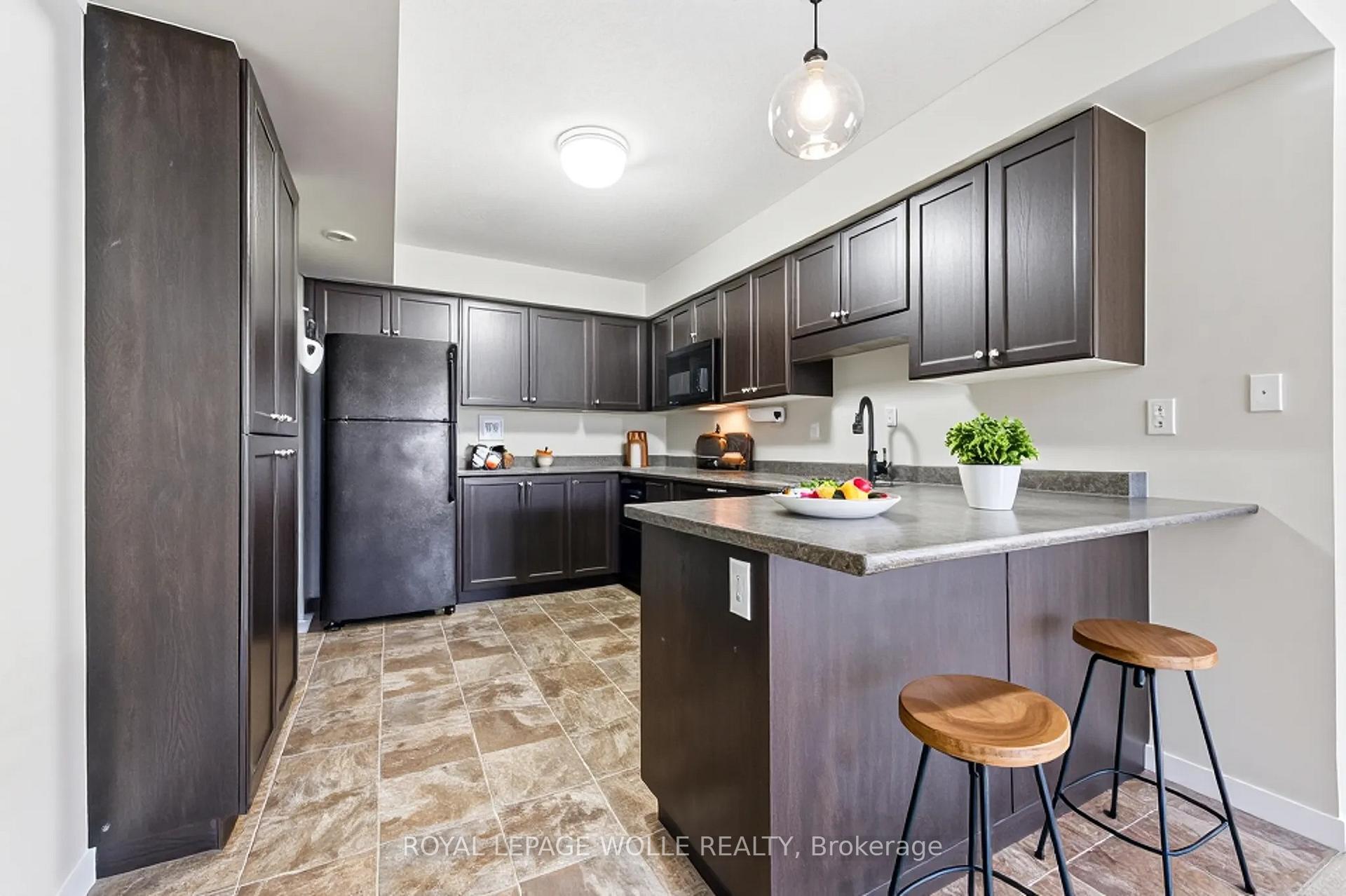 Photo 8 of Unit 35, 35 Mountford Drive, Guelph, Grange Road — HOMEH
