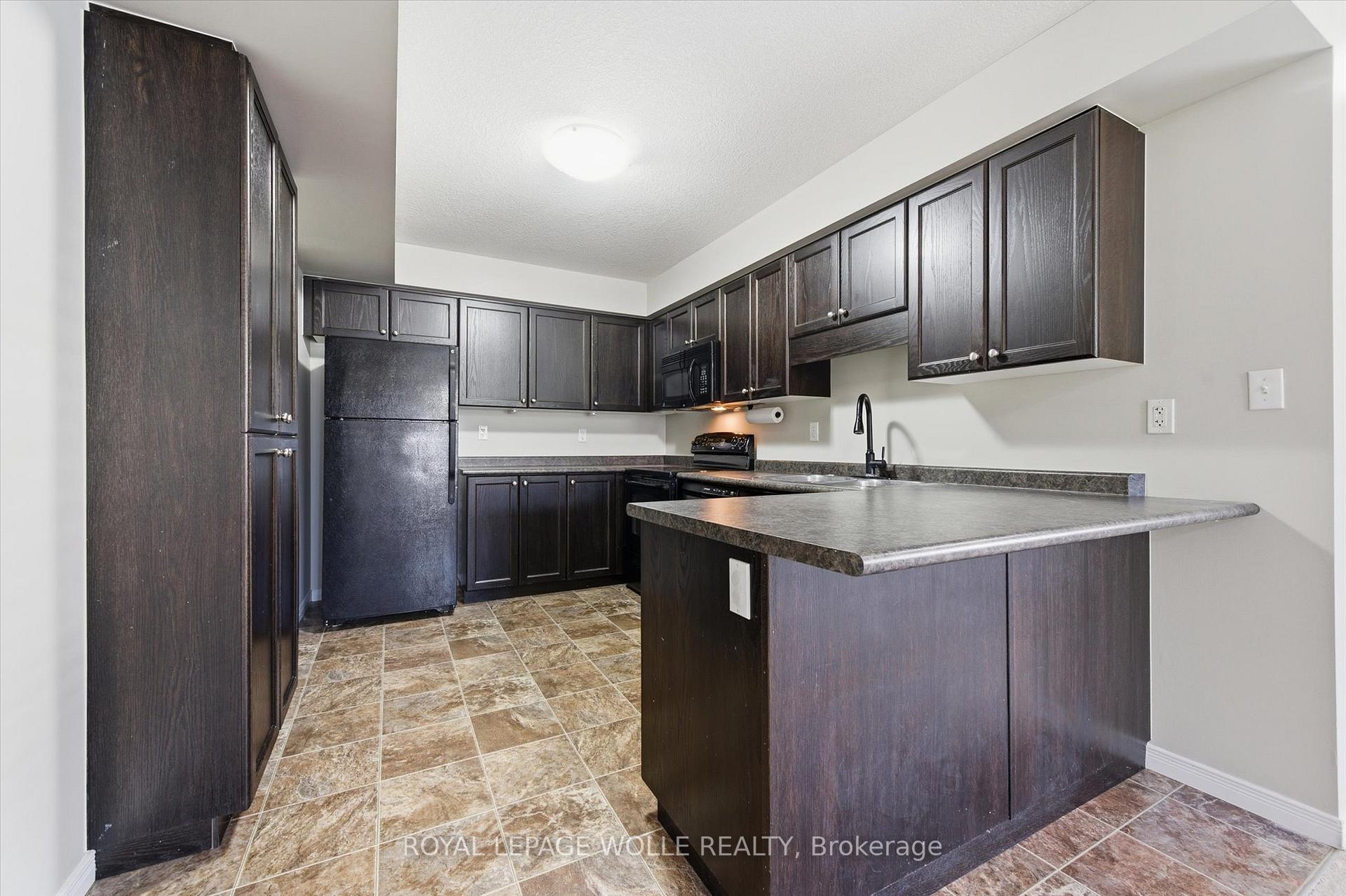 Photo 9 of Unit 35, 35 Mountford Drive, Guelph, Grange Road — HOMEH