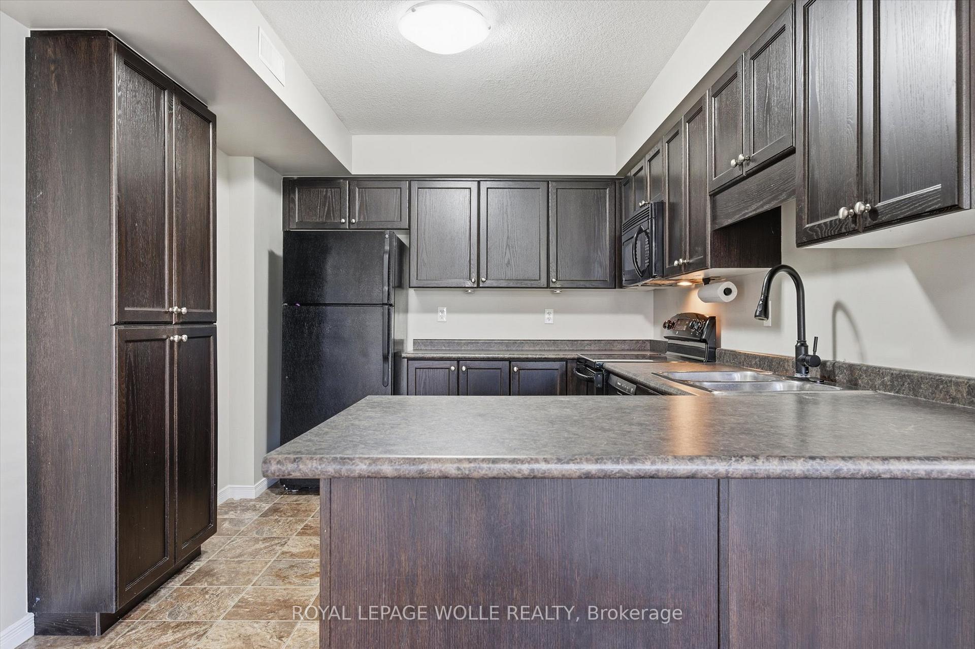 Photo 11 of Unit 35, 35 Mountford Drive, Guelph, Grange Road — HOMEH