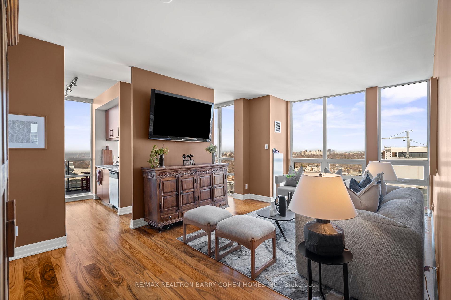 Front of Unit 2103, 500 St Clair Avenue W