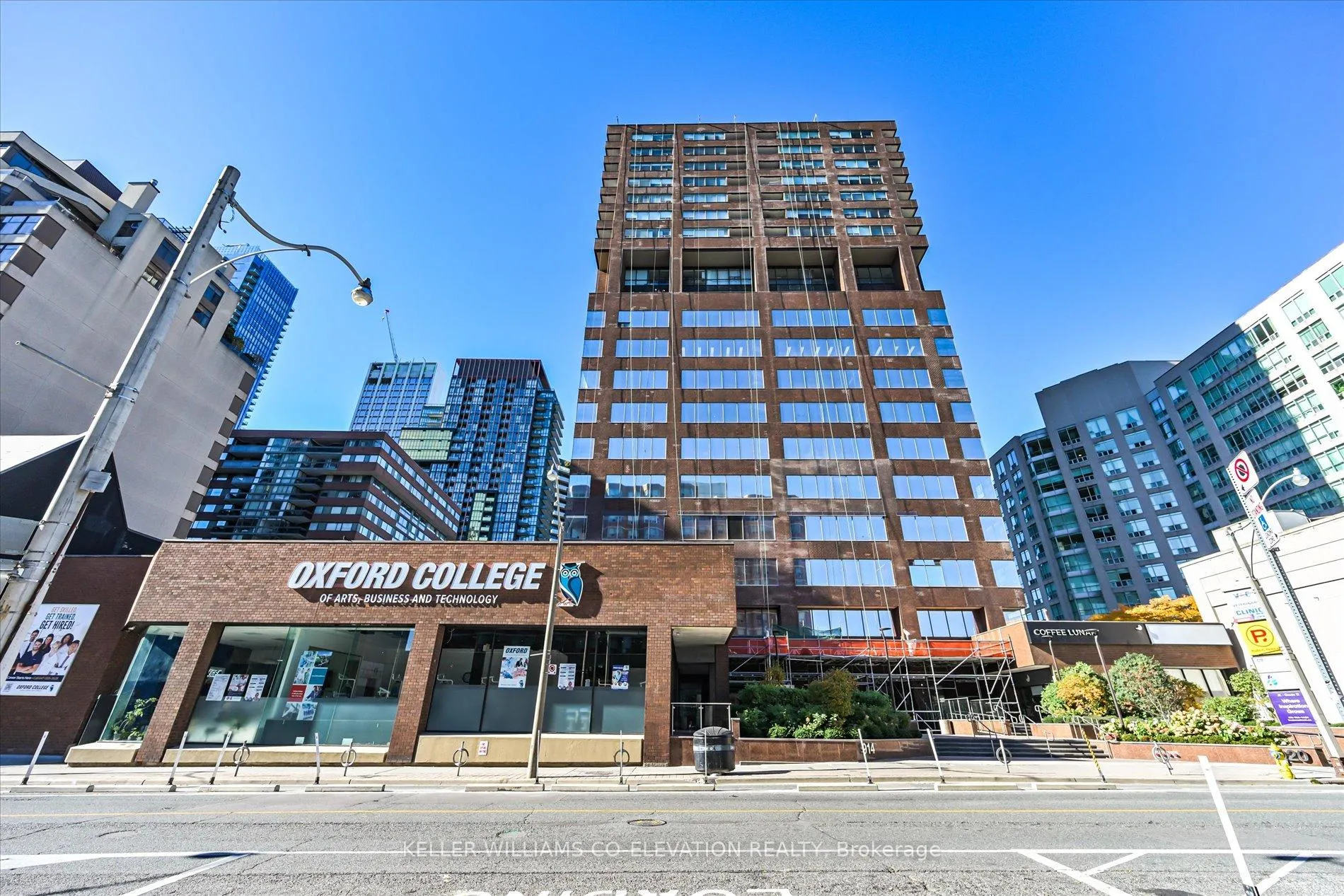Front of Unit 1612, 914 Yonge Street