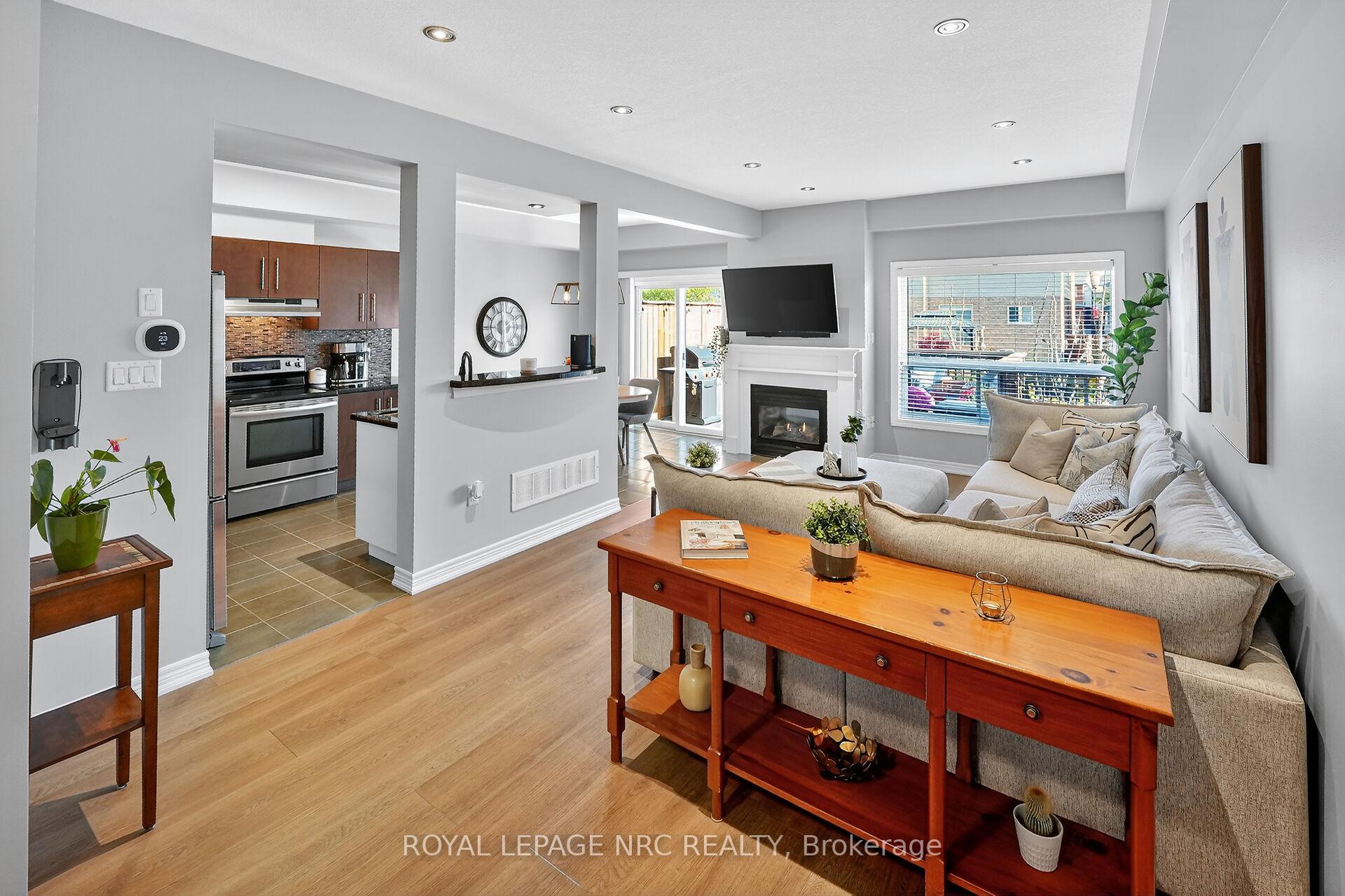 Photo 3 of Unit 15, 40 Dartmouth Gate, Hamilton, Lakeshore — HOMEH