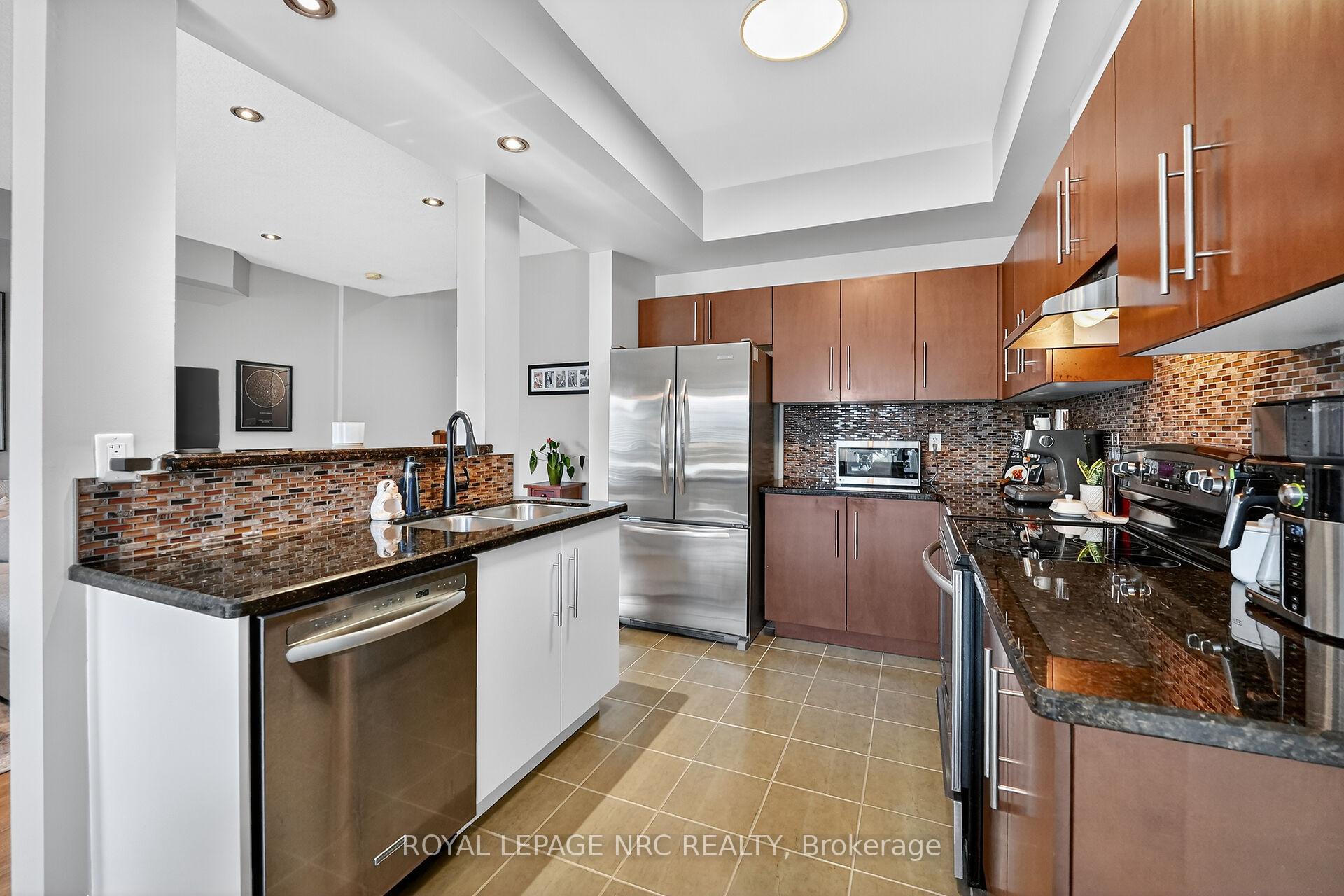 Photo 10 of Unit 15, 40 Dartmouth Gate, Hamilton, Lakeshore — HOMEH