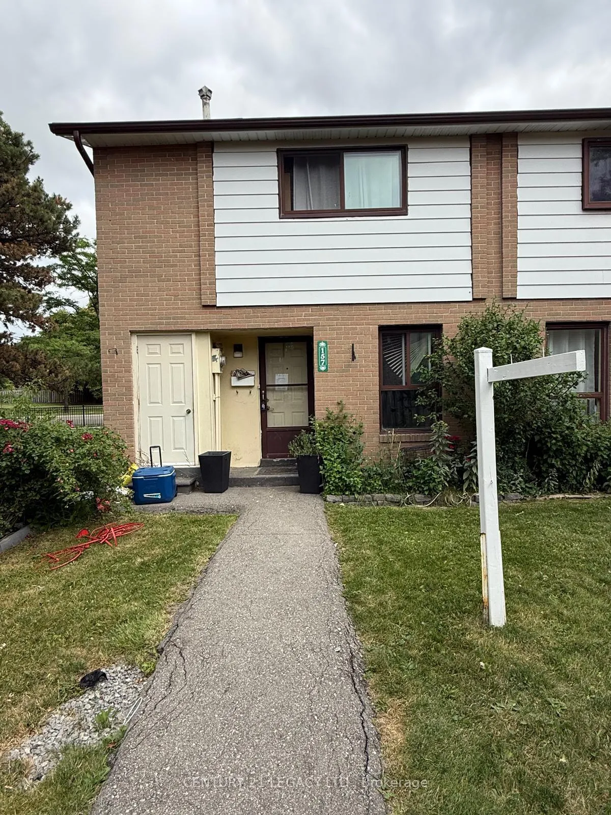 Front of 157 Fleetwood Crescent