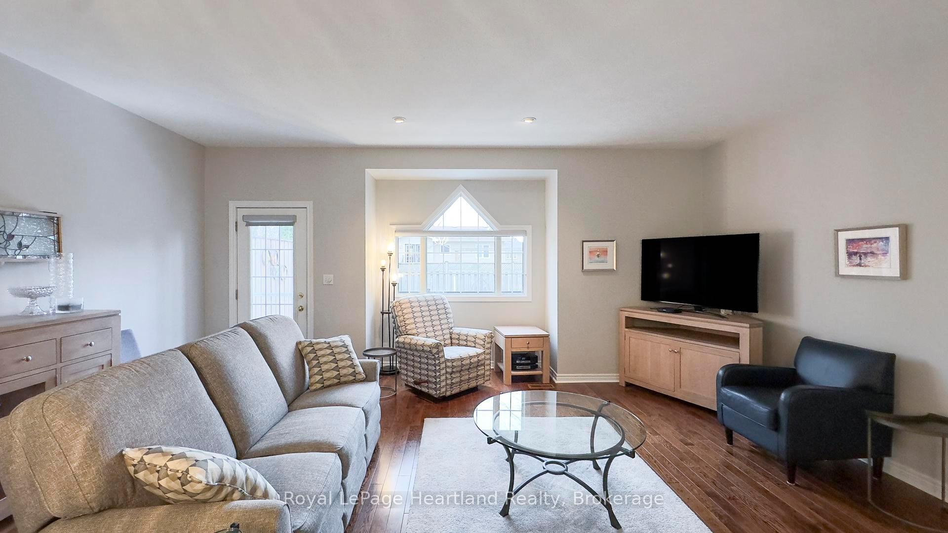 Photo 12 of 247 Martha Street, Goderich, Goderich (Town) — HOMEH