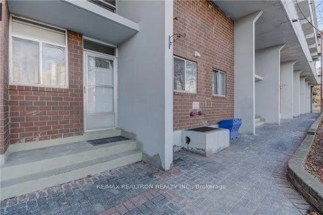 Photo 2 of Unit 112, 95 Leeward Glenway, Toronto, Flemingdon Park — HOMEH
