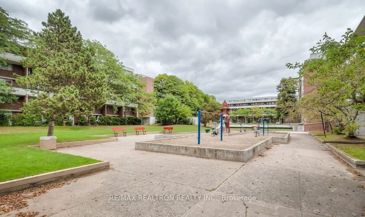 Photo 3 of Unit 112, 95 Leeward Glenway, Toronto, Flemingdon Park — HOMEH