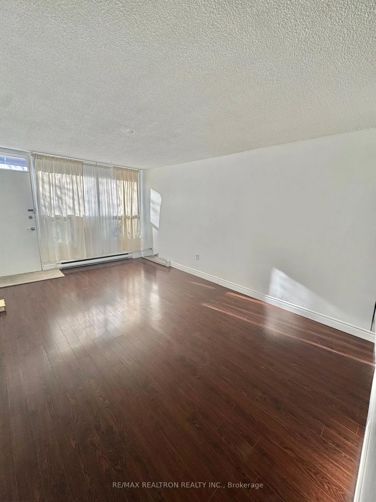 Photo 5 of Unit 112, 95 Leeward Glenway, Toronto, Flemingdon Park — HOMEH
