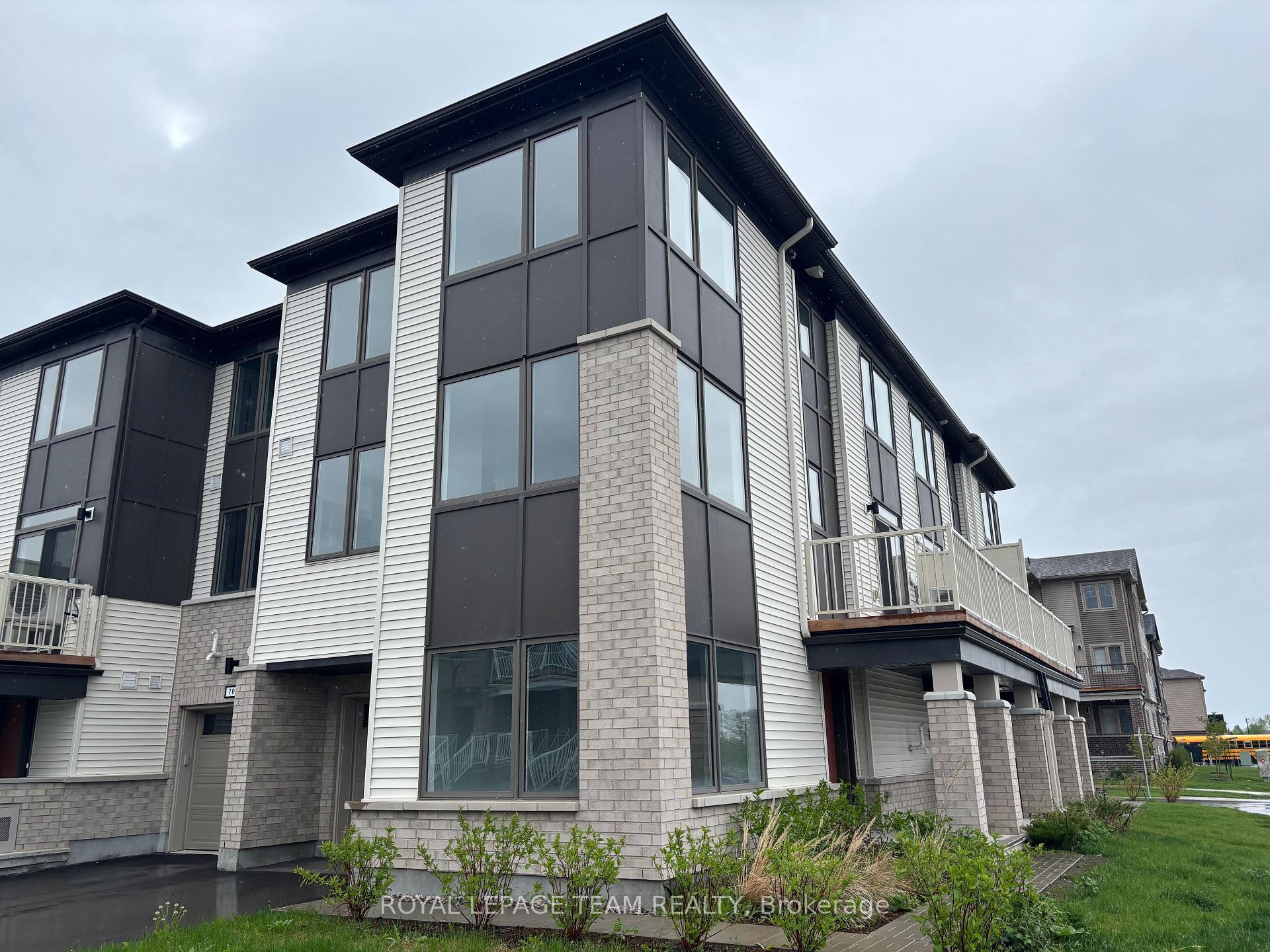 Photo 1 of 700 Chromite Private, Ottawa, Barrhaven - Heritage Park — HOMEH