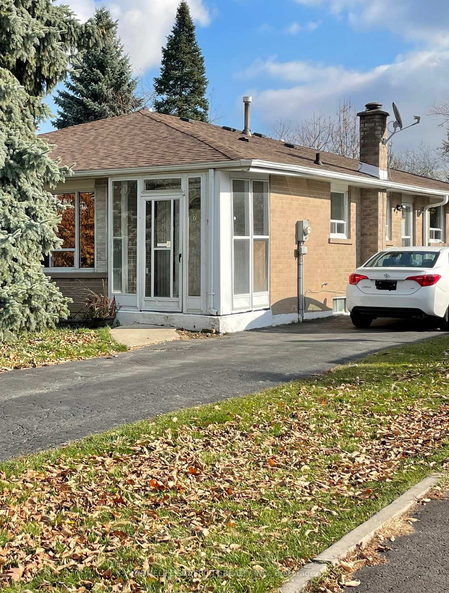 Front of 7 Mandrain Crescent