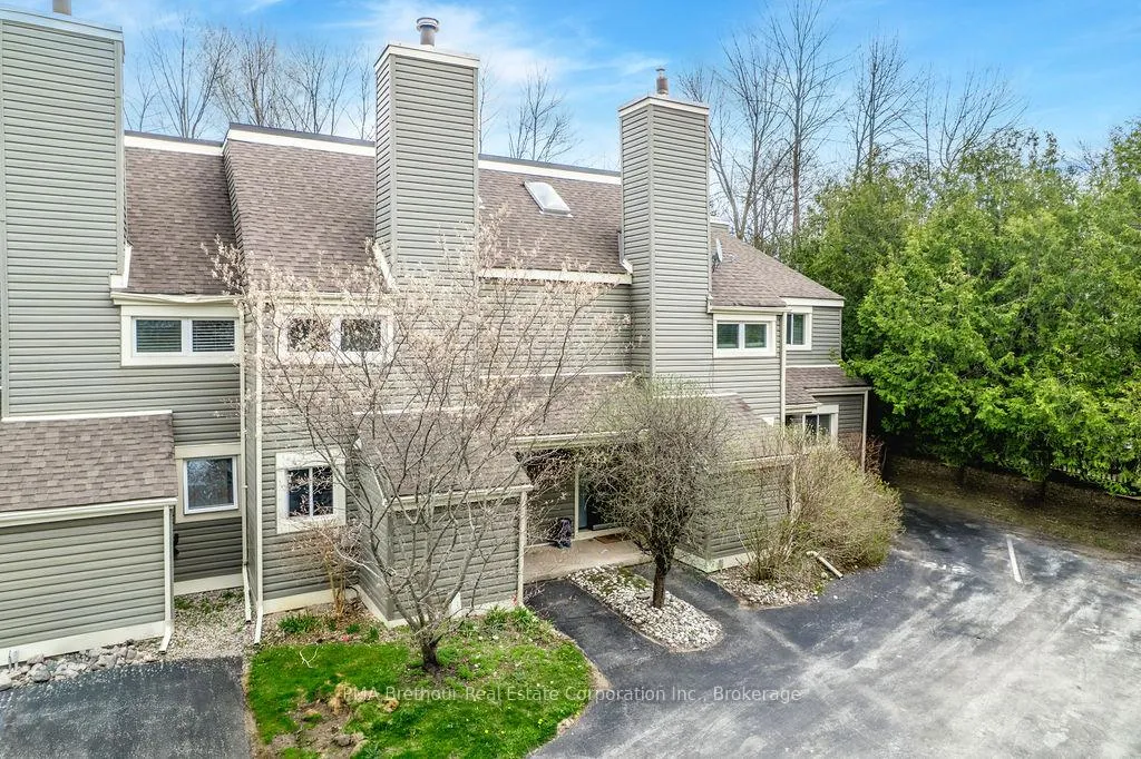 Front of Unit 31, 214 Escarpment Crescent