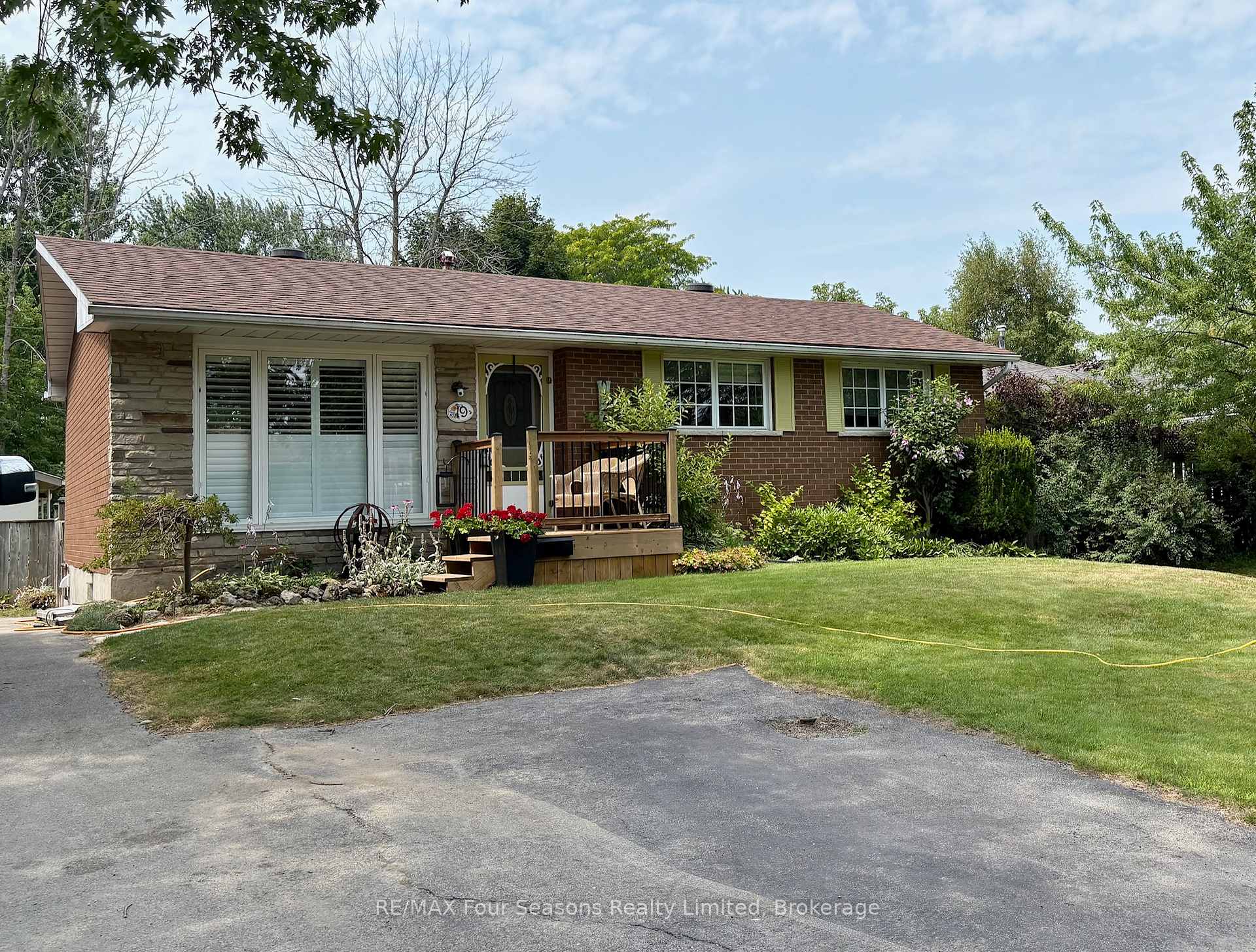 Photo 1 of 19 Clarkson Crescent, Collingwood — HOMEH