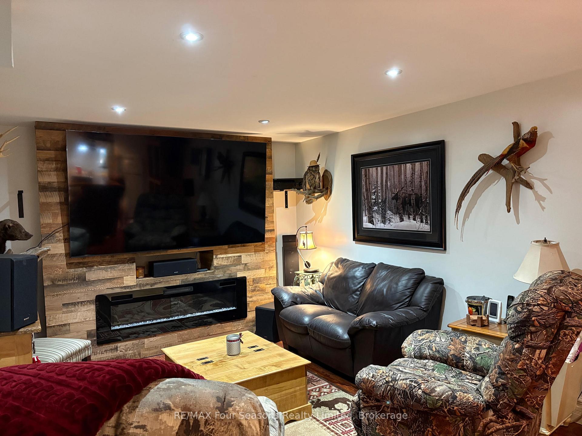 Photo 3 of 19 Clarkson Crescent, Collingwood — HOMEH