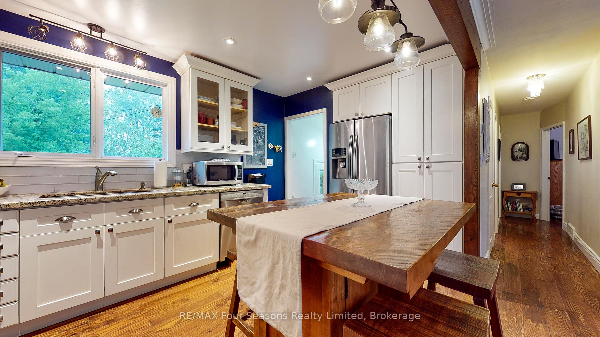 Photo 12 of 19 Clarkson Crescent, Collingwood — HOMEH