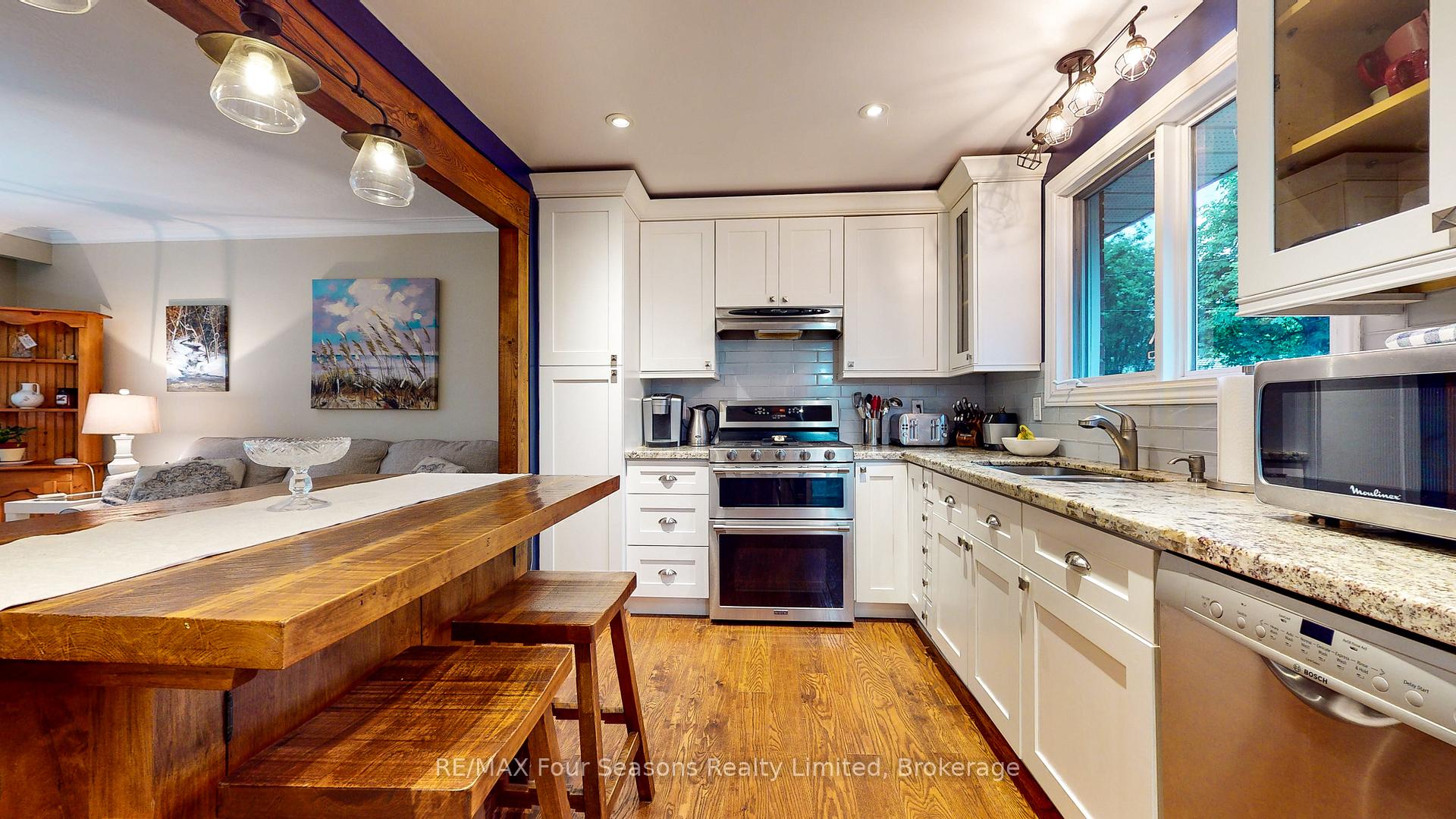 Photo 15 of 19 Clarkson Crescent, Collingwood — HOMEH