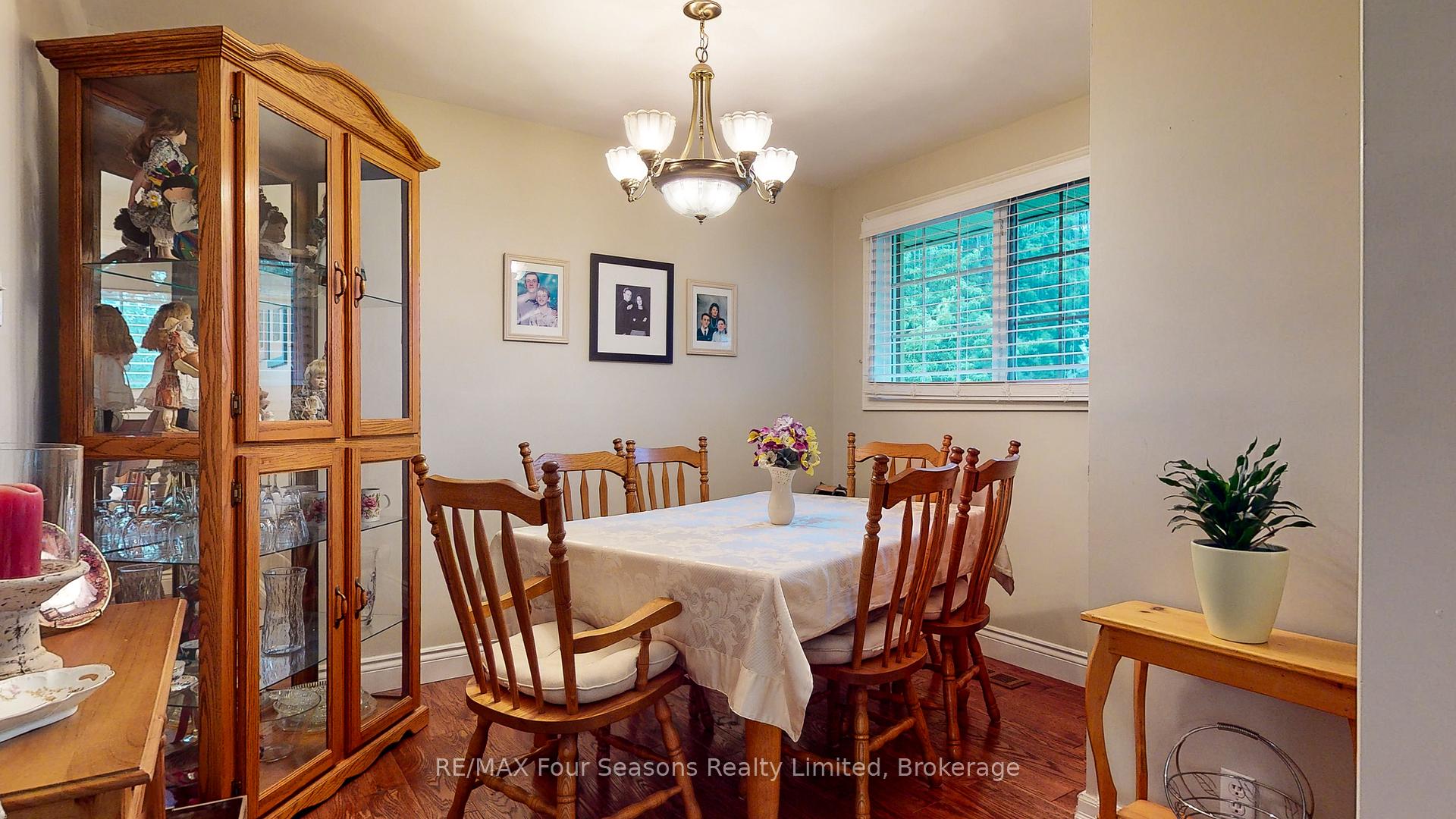 Photo 16 of 19 Clarkson Crescent, Collingwood — HOMEH