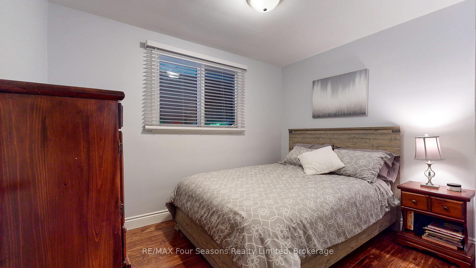 Photo 17 of 19 Clarkson Crescent, Collingwood — HOMEH
