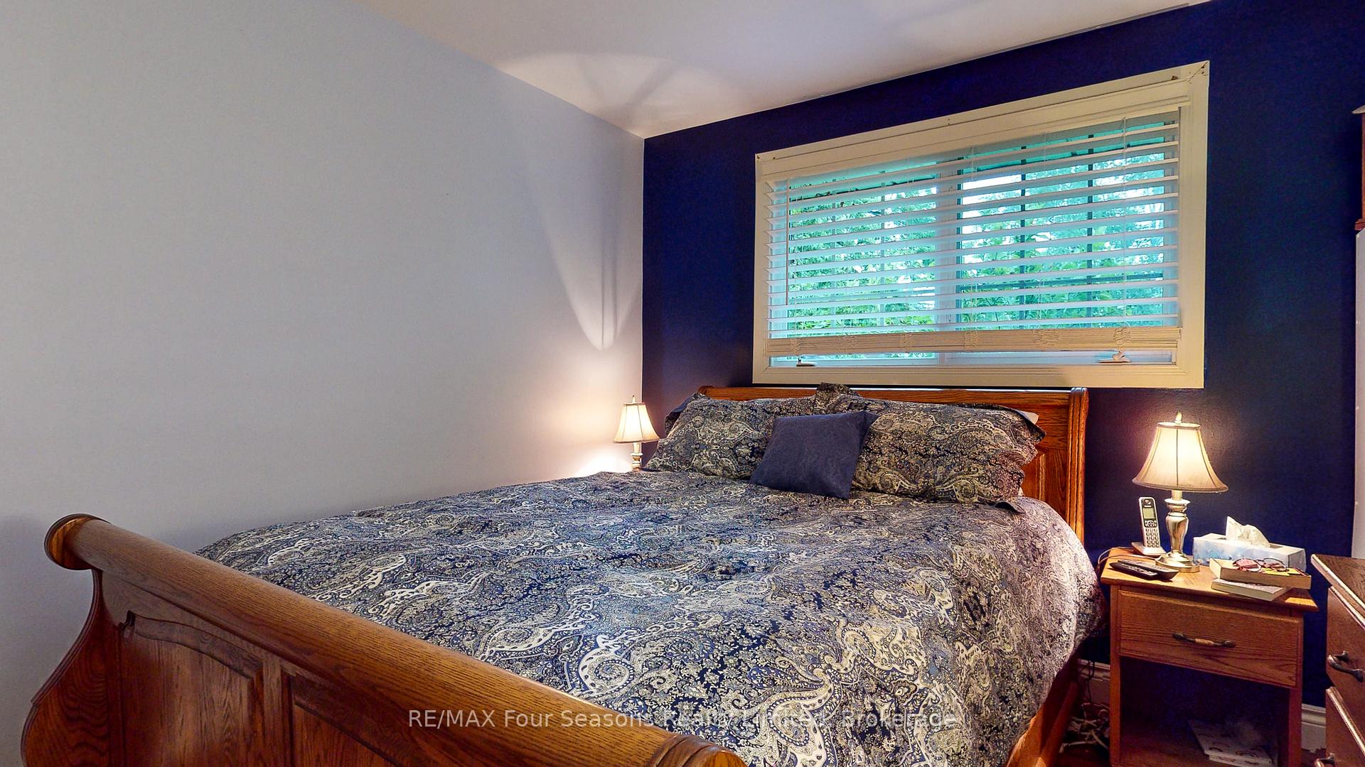 Photo 18 of 19 Clarkson Crescent, Collingwood — HOMEH