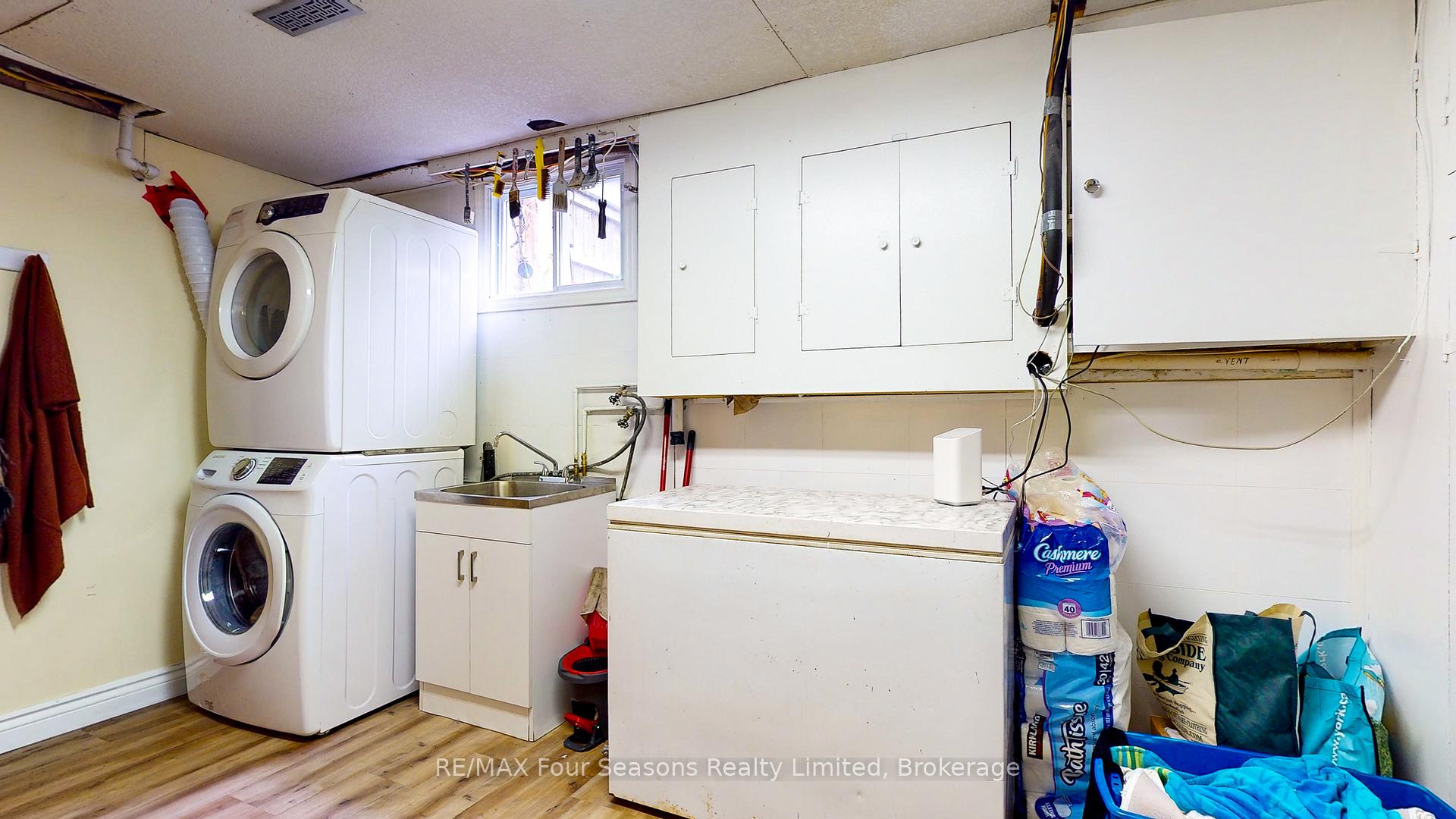Photo 22 of 19 Clarkson Crescent, Collingwood — HOMEH
