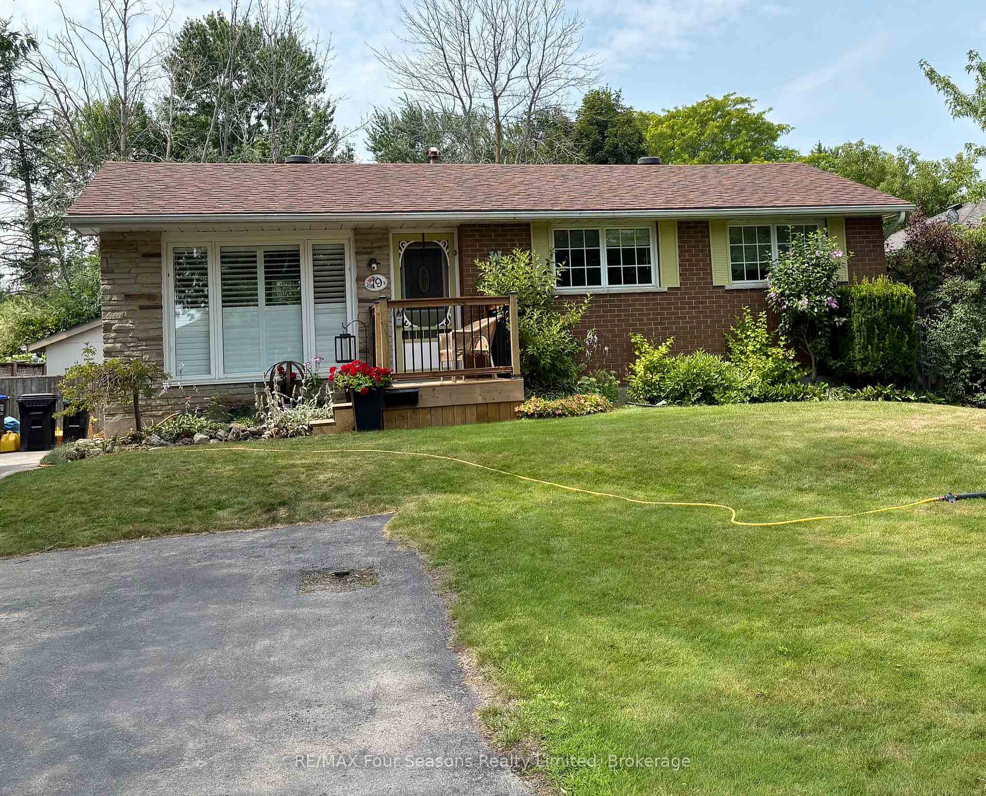 Photo 24 of 19 Clarkson Crescent, Collingwood — HOMEH