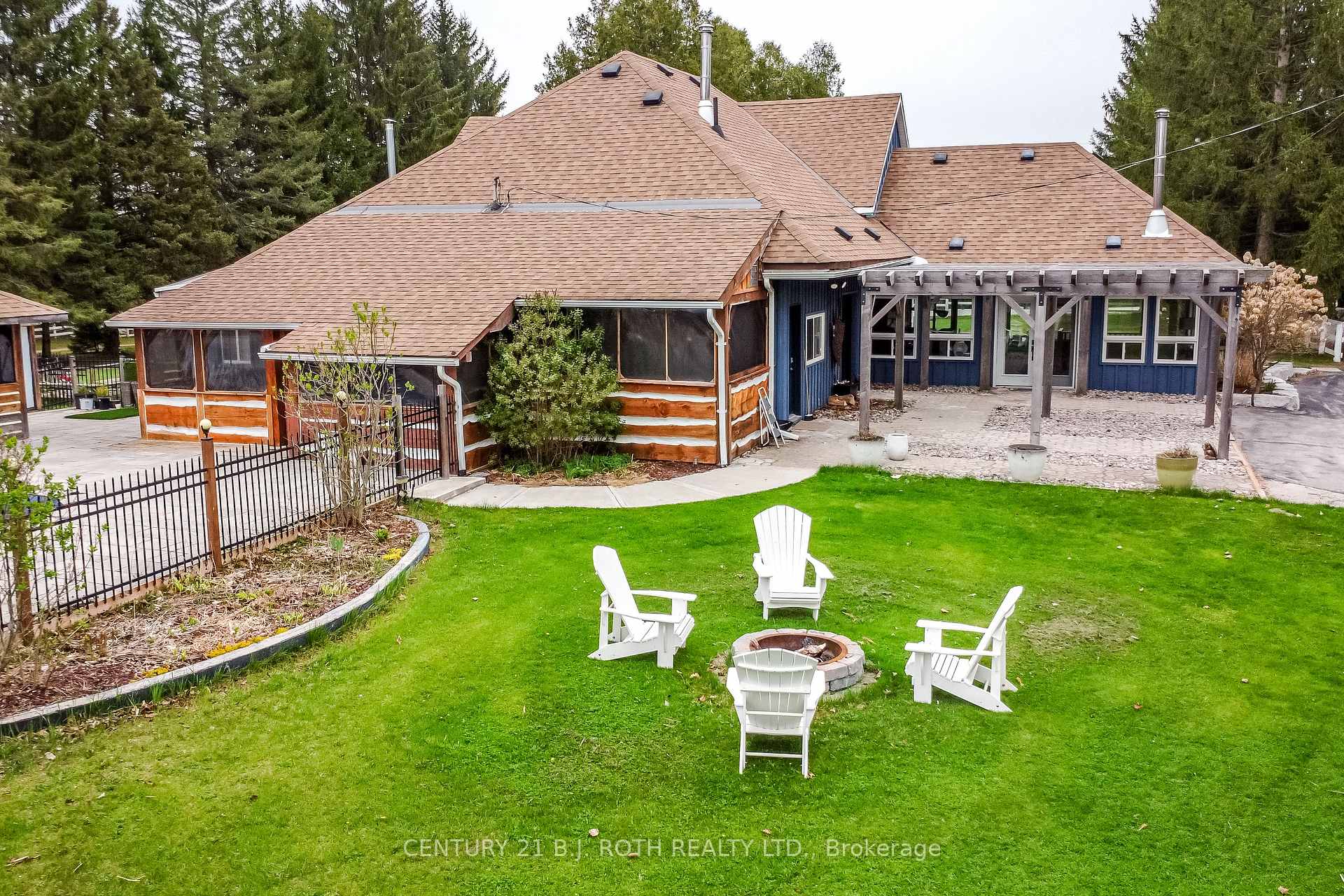 Photo 10 of 8726 9th Line, Essa, Colwell — HOMEH