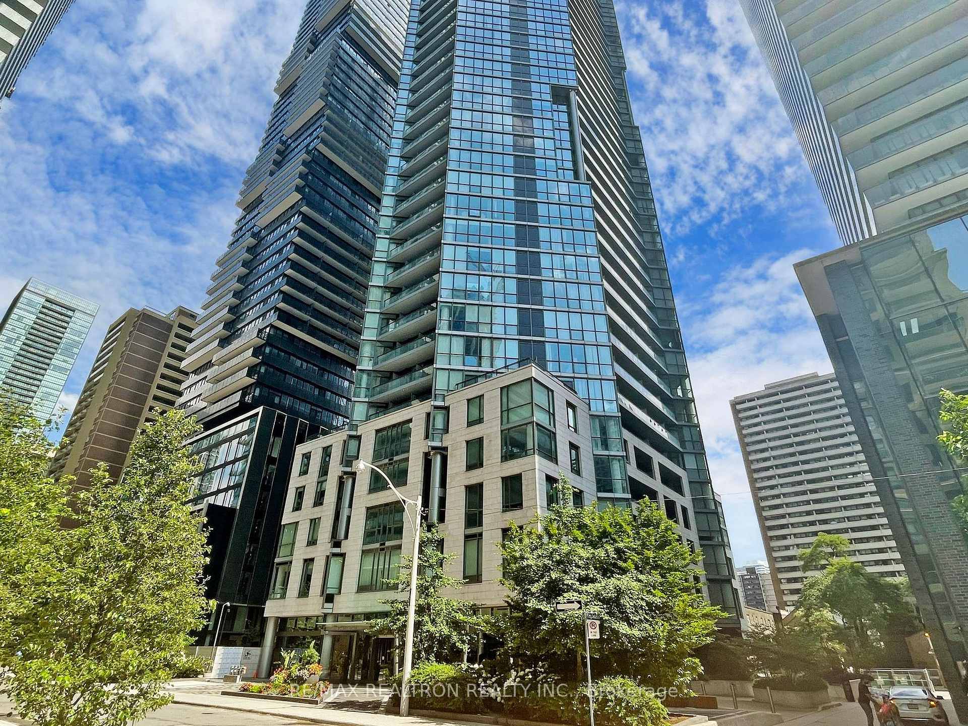 Front of Unit 3907, 45 Charles Street E