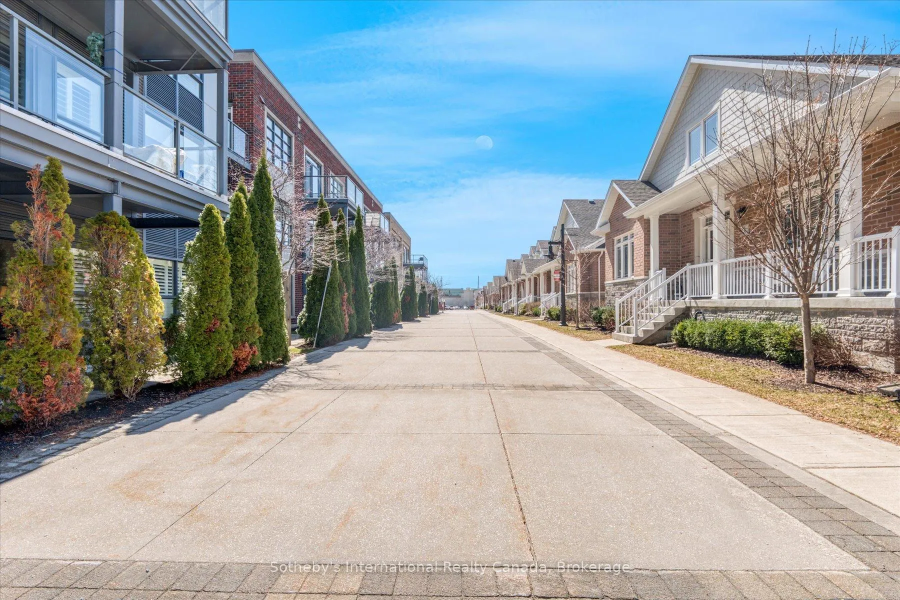 Photo 10 of 4 Emerson Mews, Collingwood — HOMEH