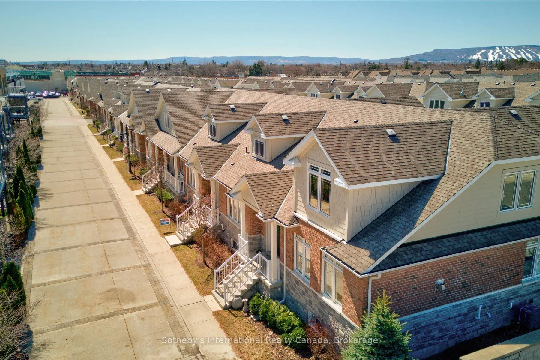 Photo 38 of 4 Emerson Mews, Collingwood — HOMEH