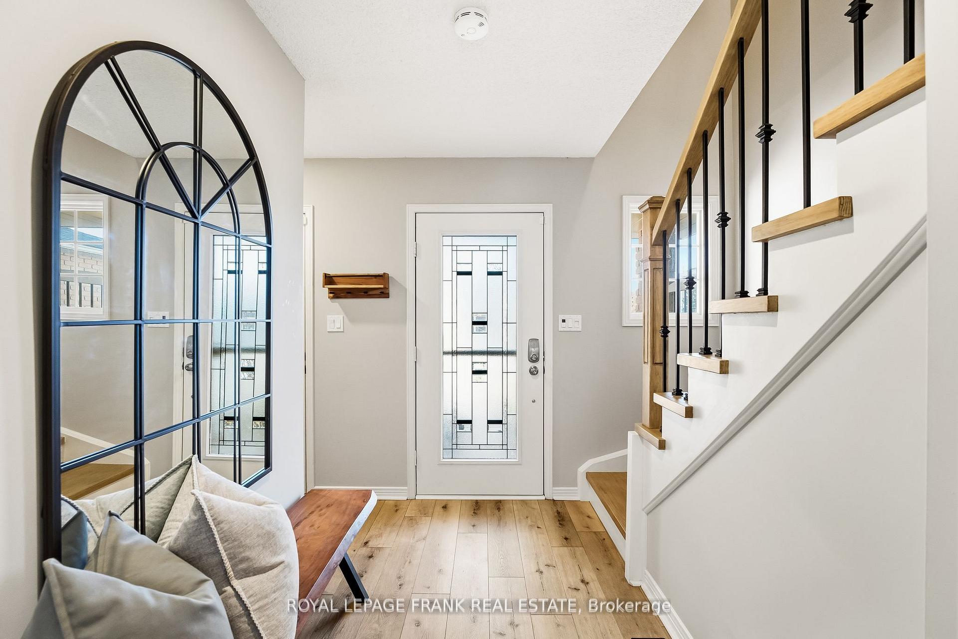 Photo 2 of 6 Short Crescent, Clarington, Courtice — HOMEH