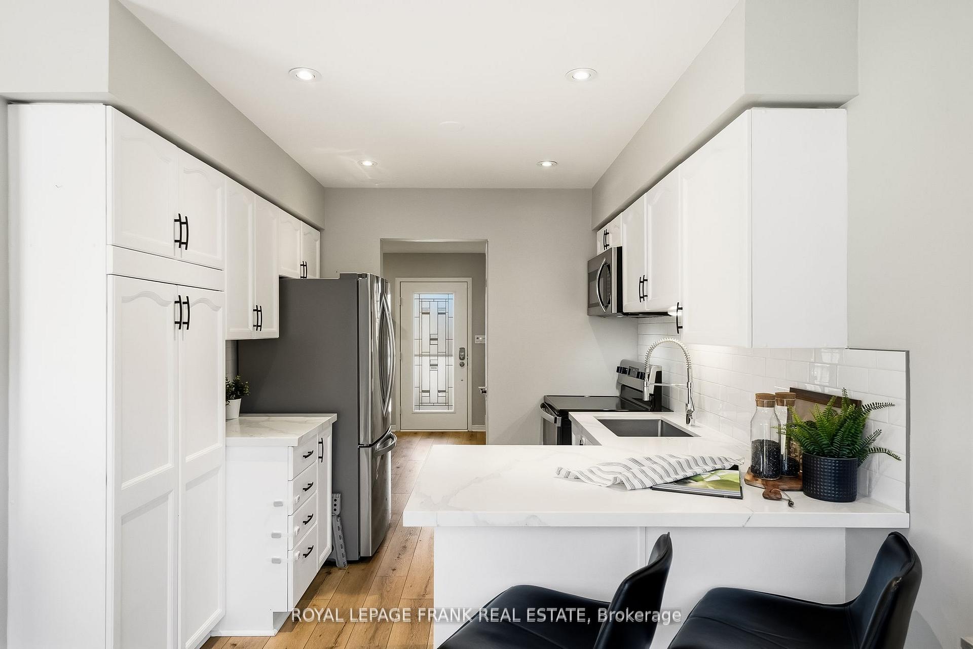 Photo 9 of 6 Short Crescent, Clarington, Courtice — HOMEH