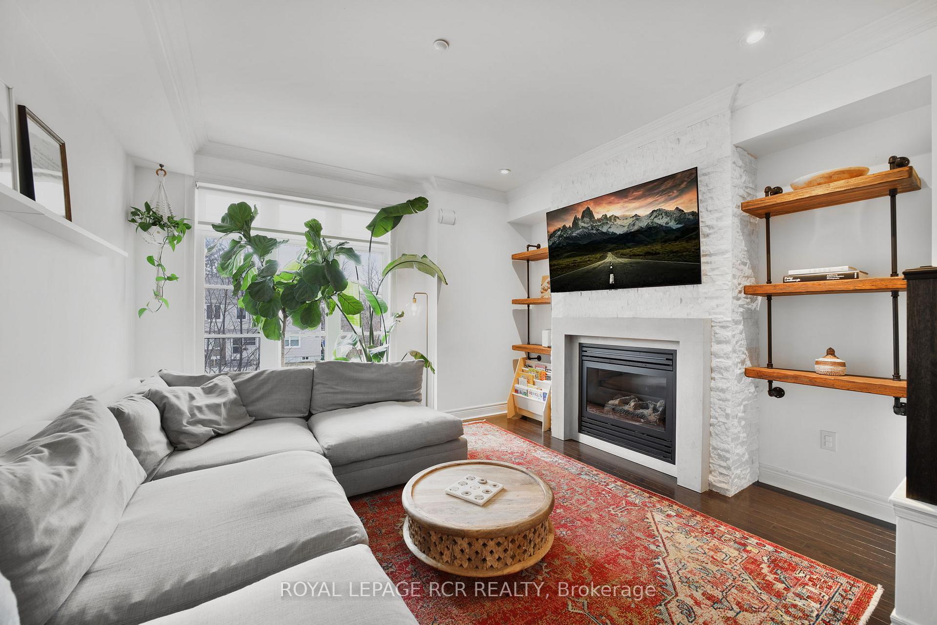 Photo 4 of 8343 Kipling Avenue, Vaughan, West Woodbridge — HOMEH