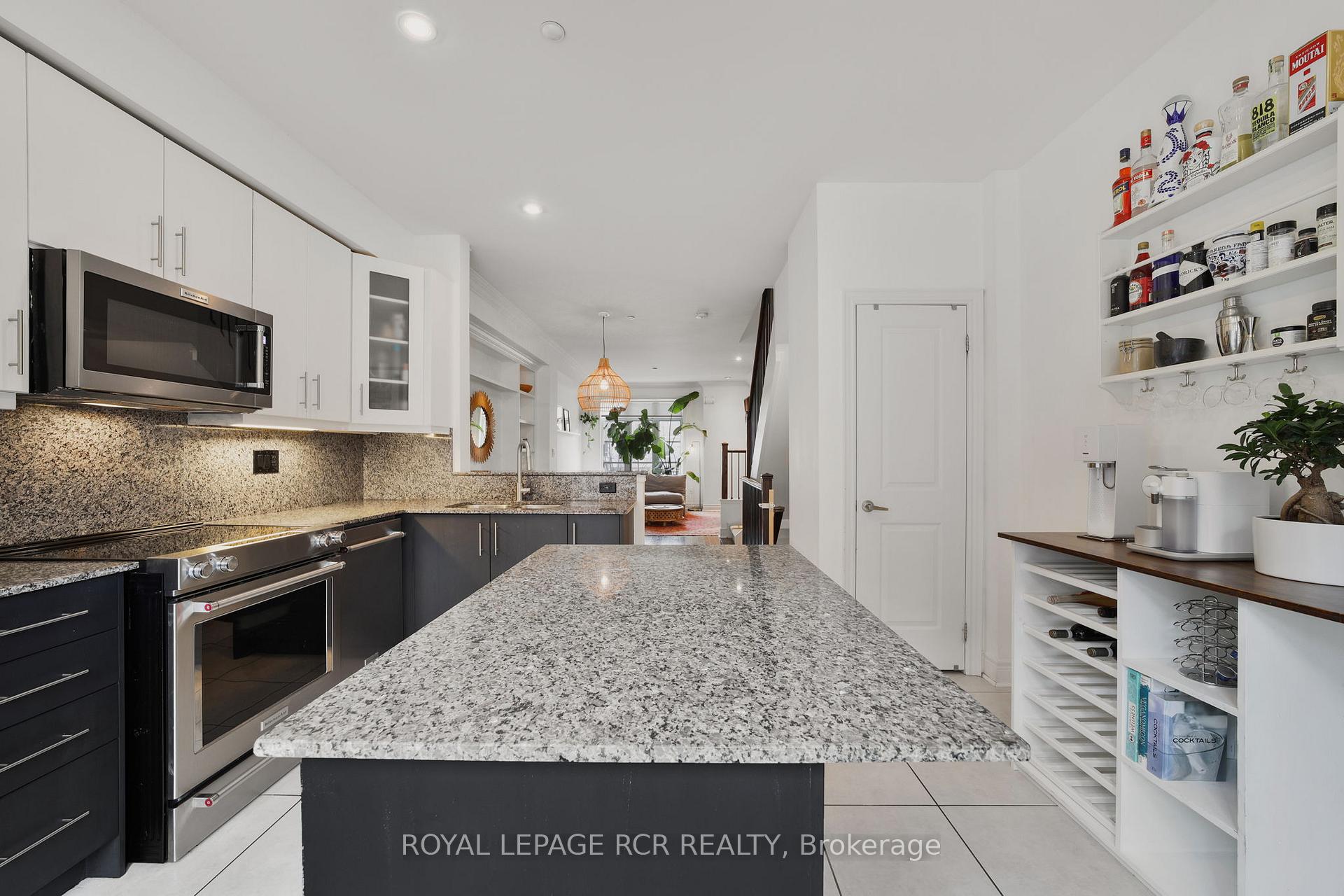 Photo 11 of 8343 Kipling Avenue, Vaughan, West Woodbridge — HOMEH