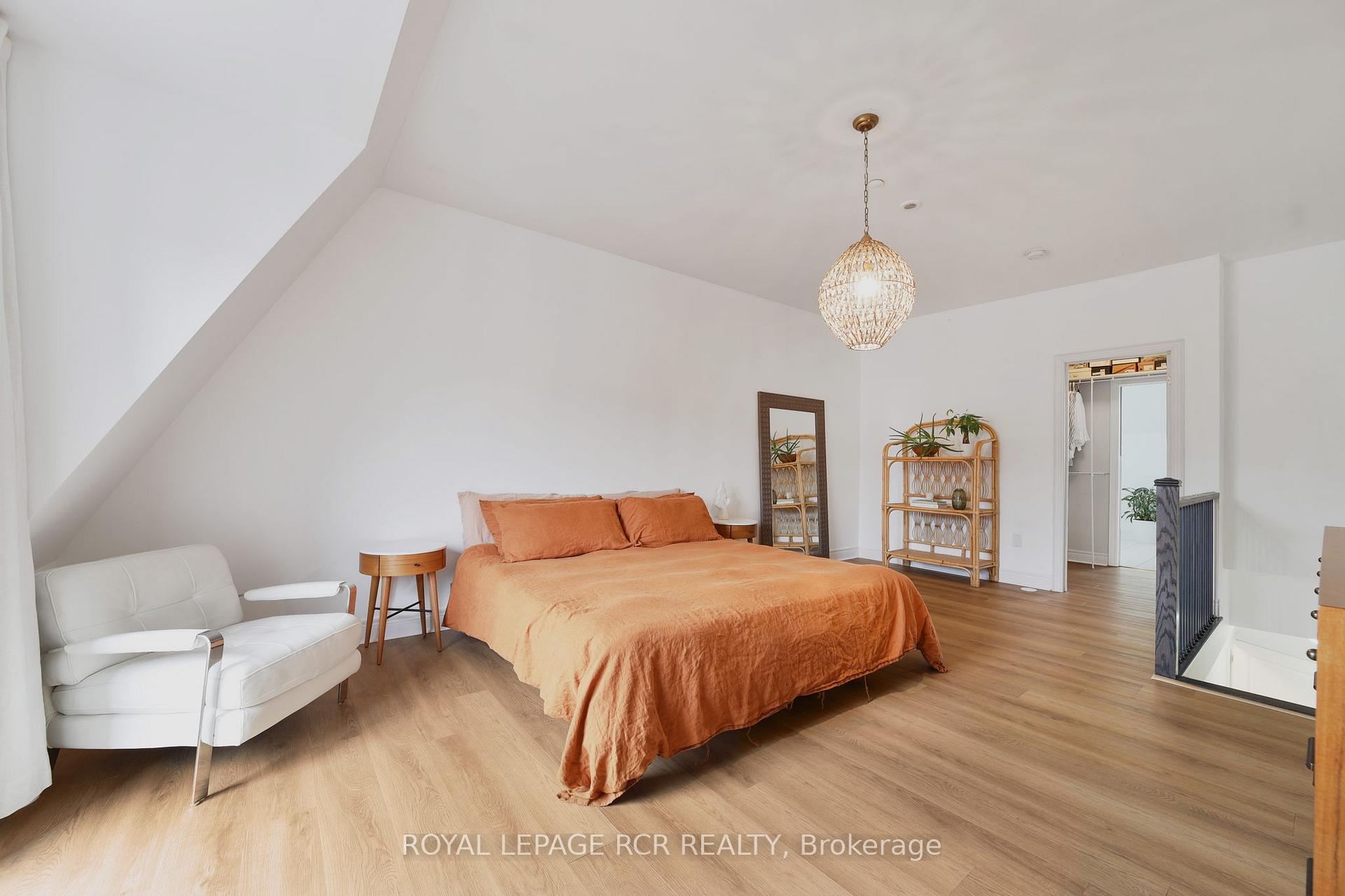 Photo 28 of 8343 Kipling Avenue, Vaughan, West Woodbridge — HOMEH