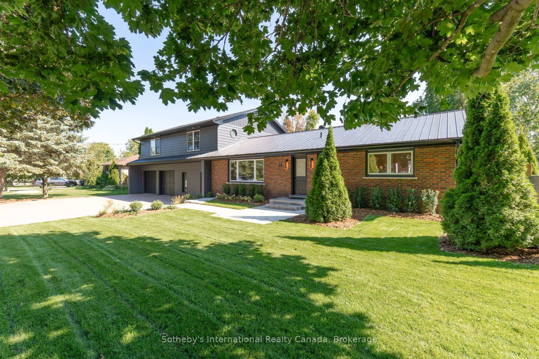 Photo 3 of 31 Elizabeth Street E, Clearview, Creemore — HOMEH