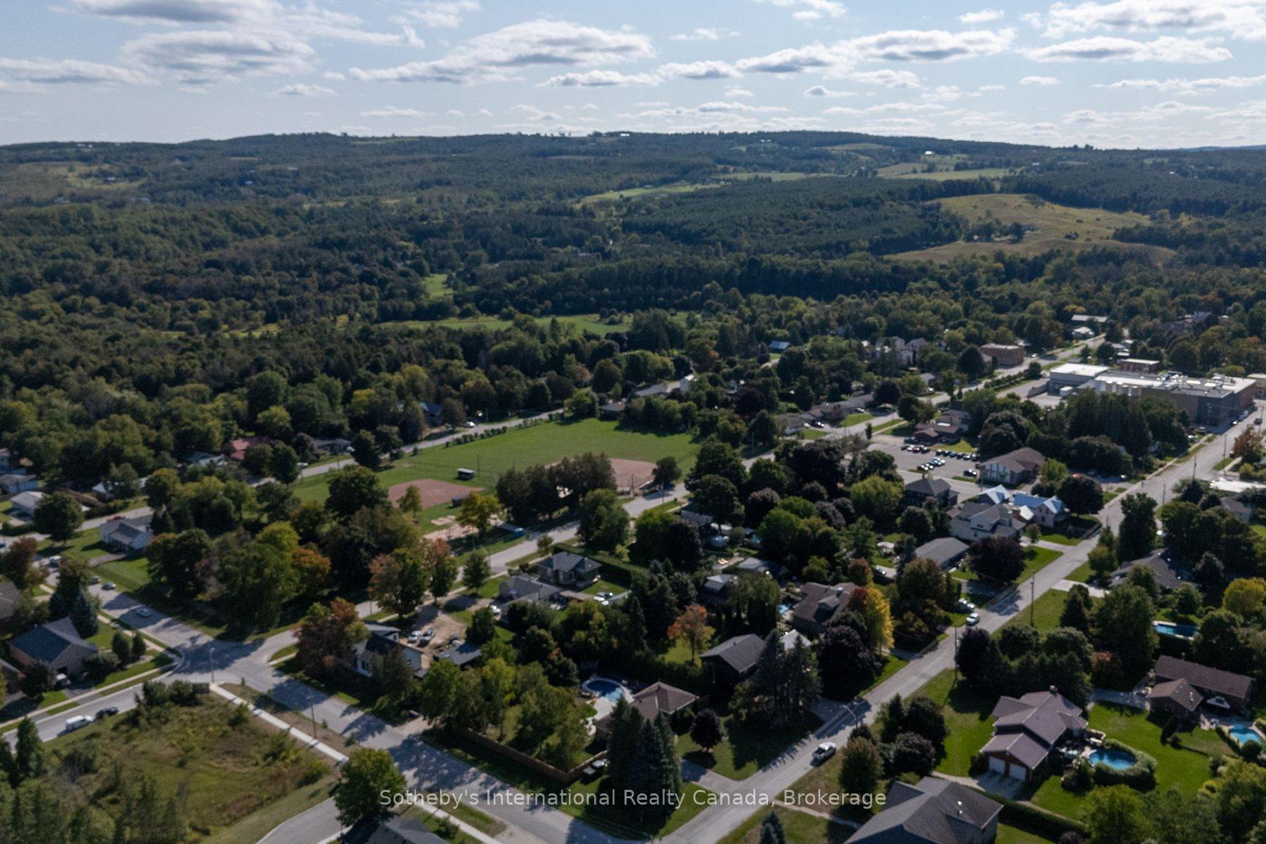 Photo 49 of 31 Elizabeth Street E, Clearview, Creemore — HOMEH