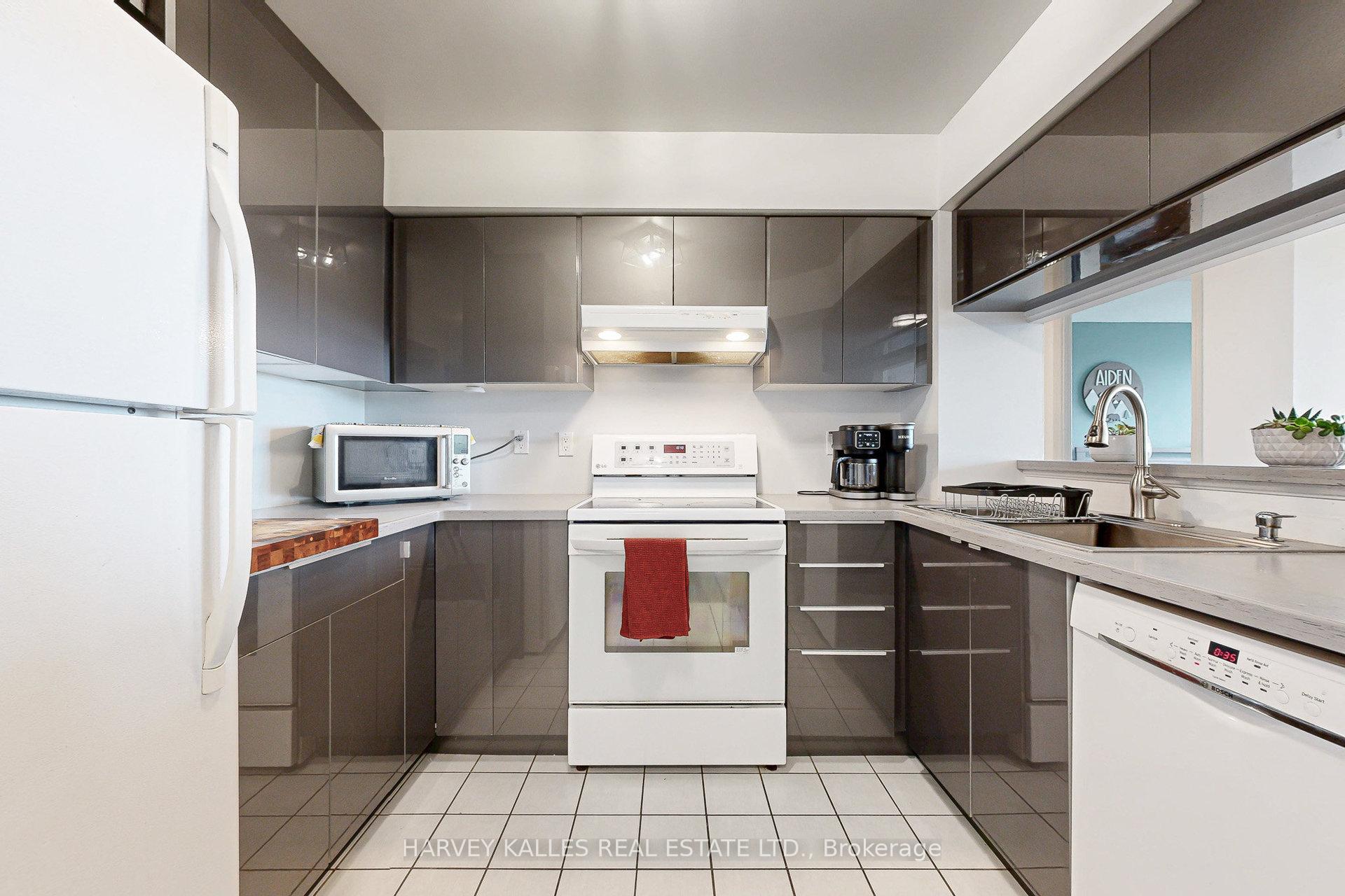 Photo 4 of Unit 710, 2 Covington Road, Toronto, Englemount-Lawrence — HOMEH